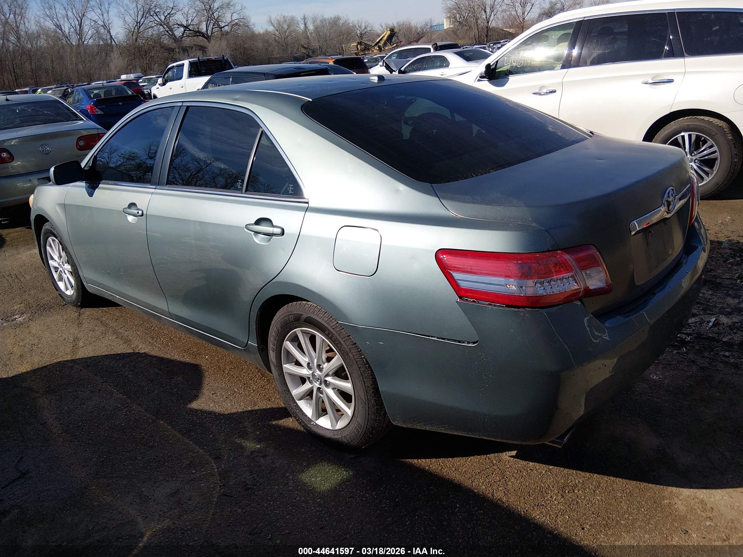 TOYOTA CAMRY image 3