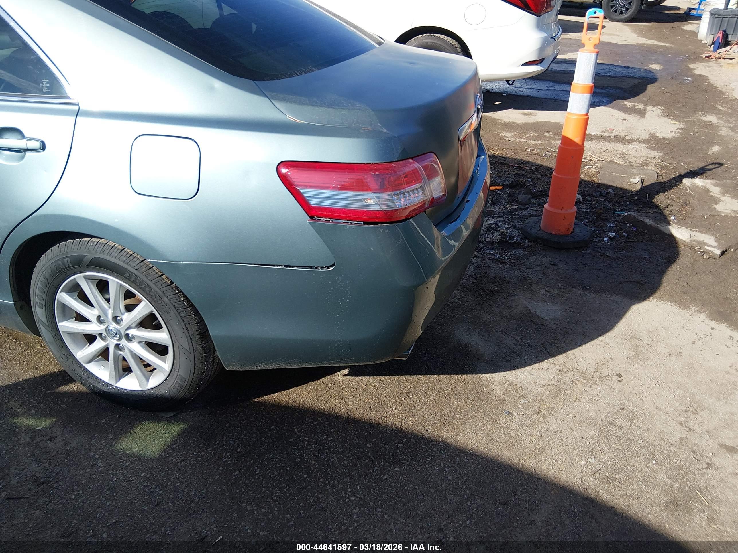 TOYOTA CAMRY image 6