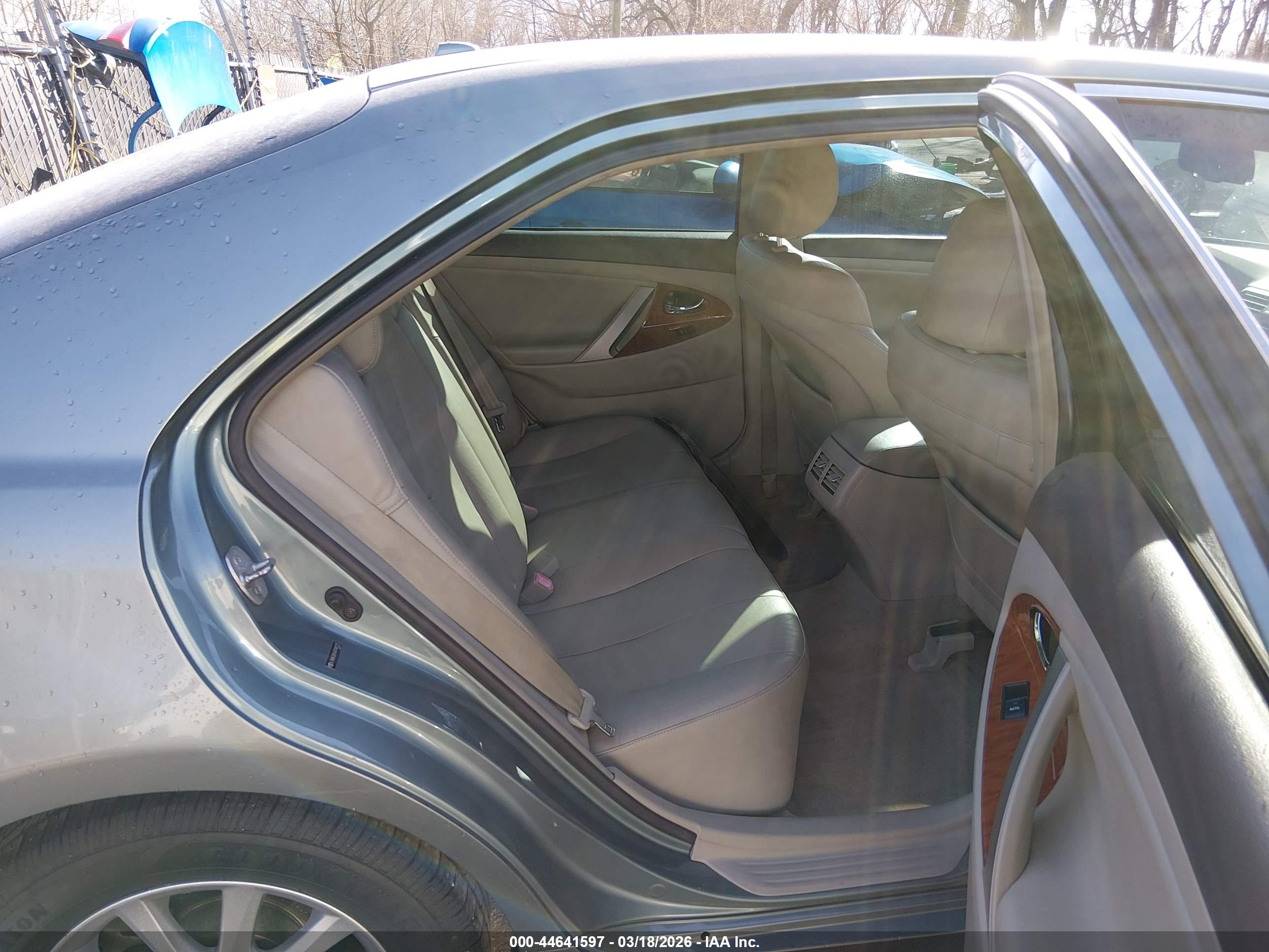 TOYOTA CAMRY image 8