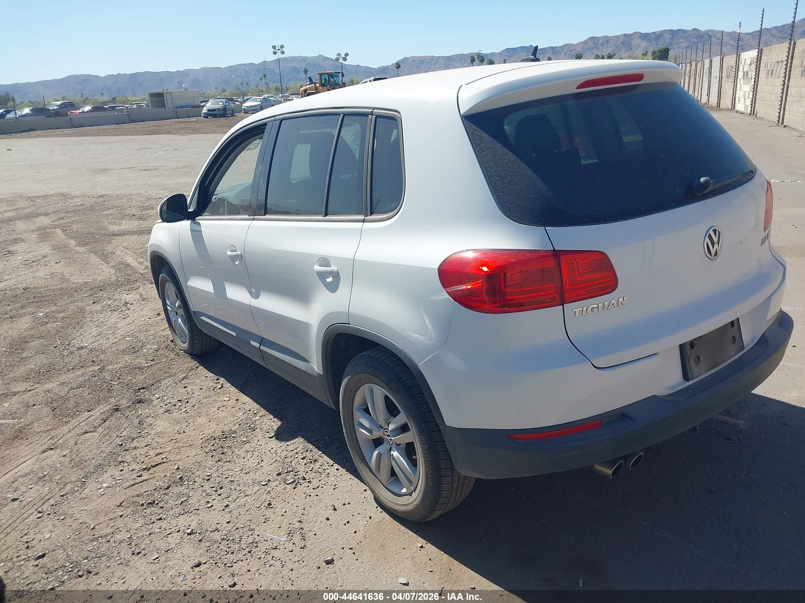 VOLKSWAGEN TIGUAN image 3