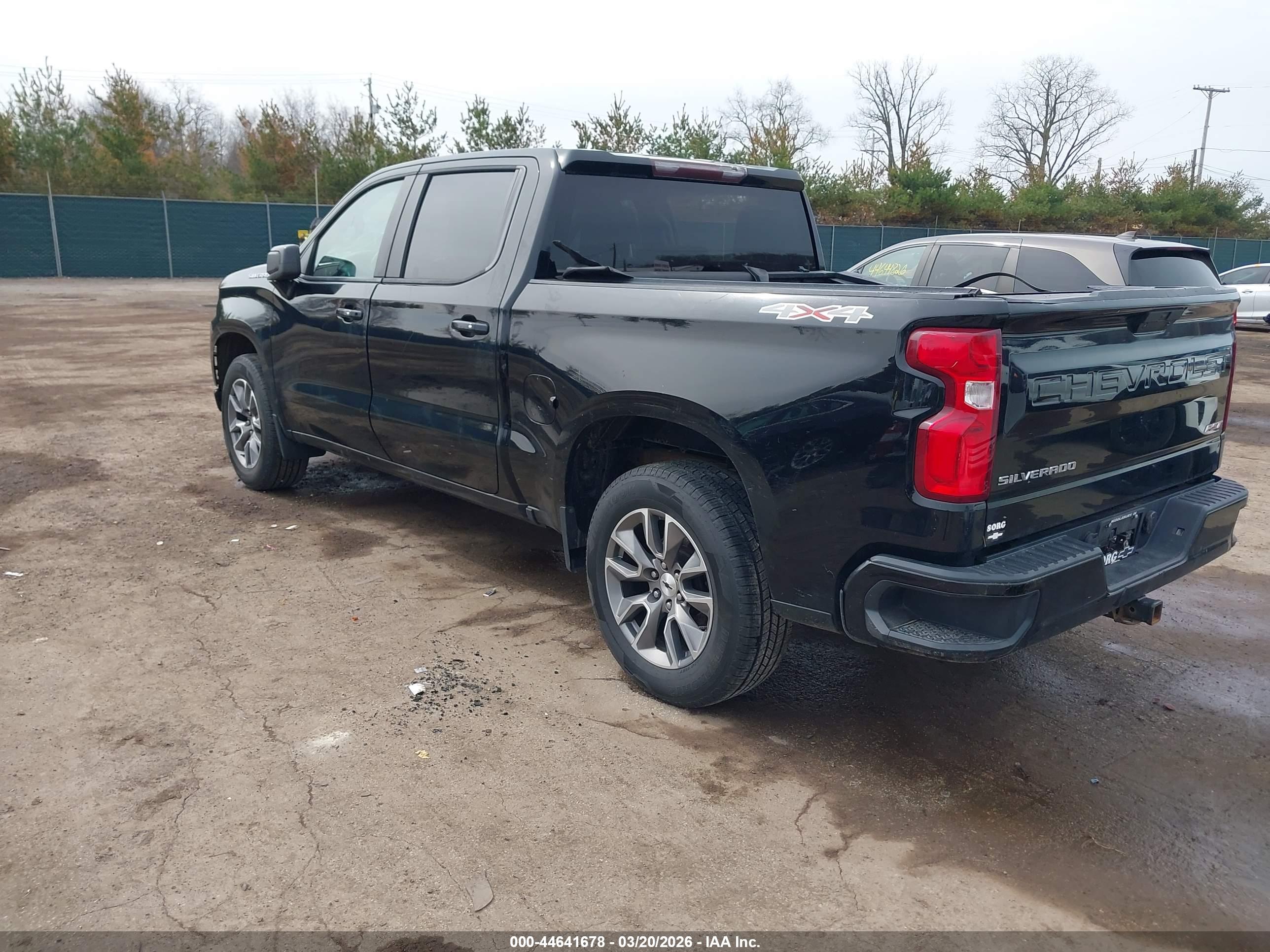 CHEVROLET SILVERADO image 3