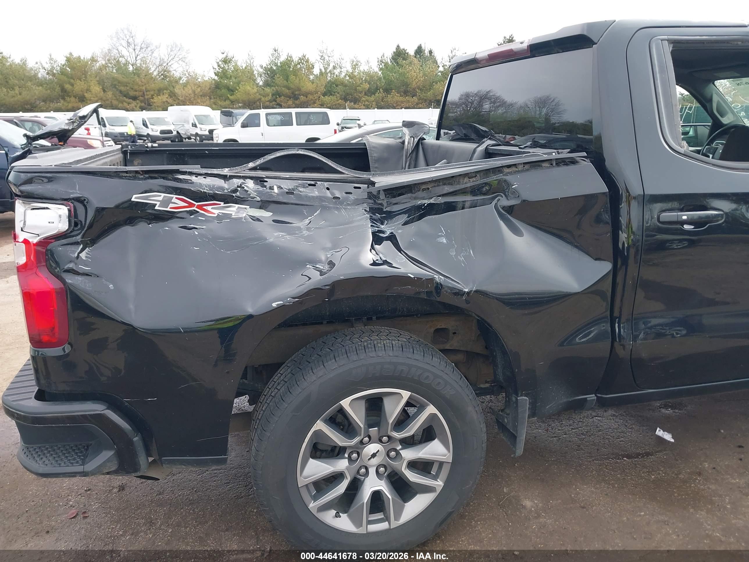 CHEVROLET SILVERADO image 6