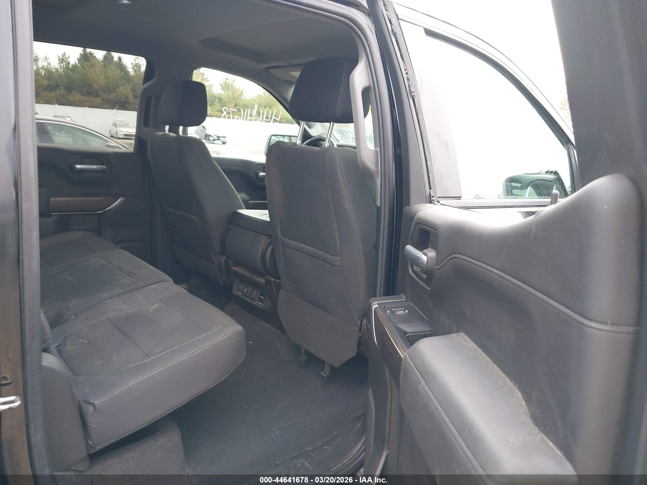 CHEVROLET SILVERADO image 8