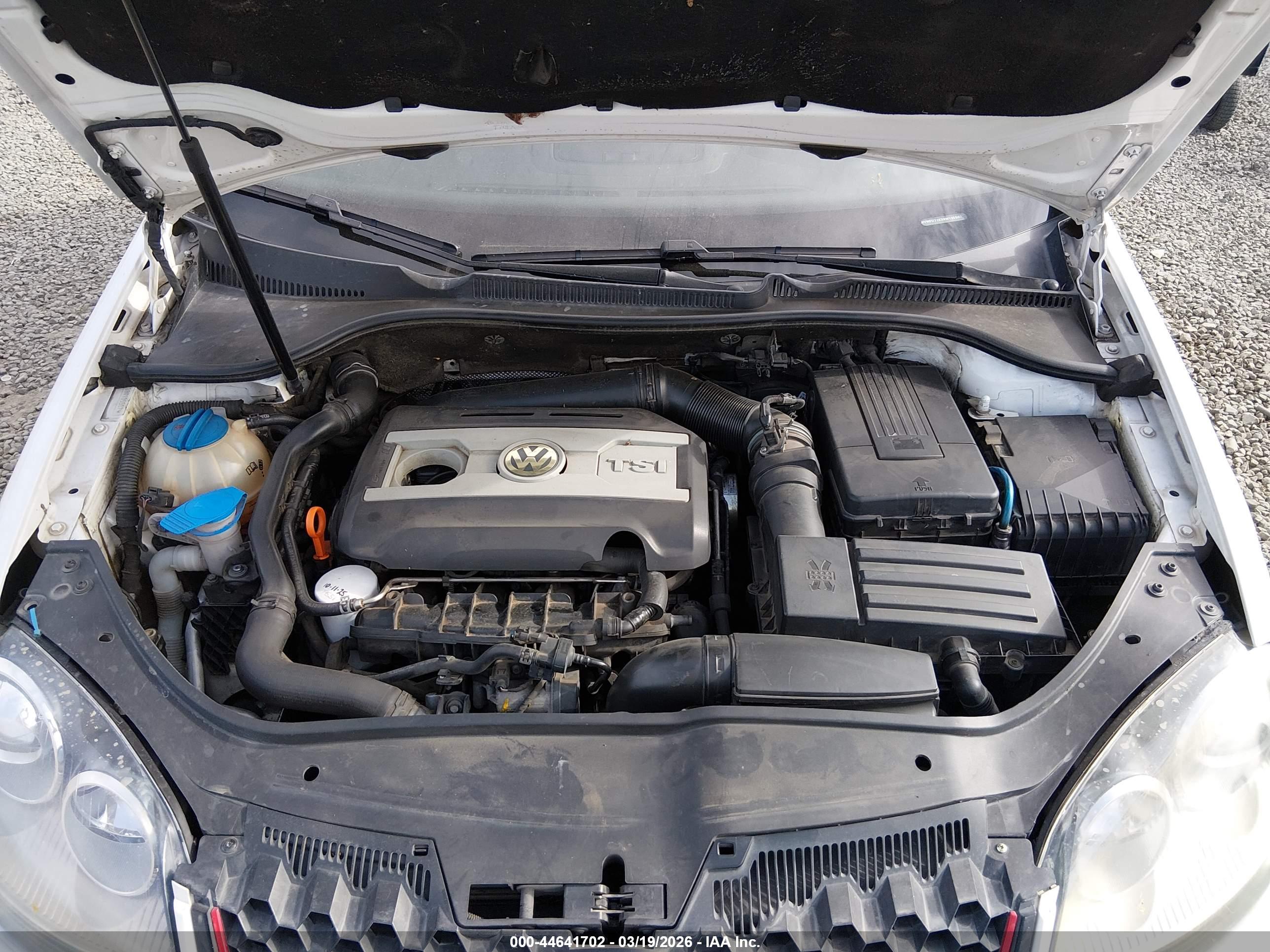 VOLKSWAGEN GTI image 10