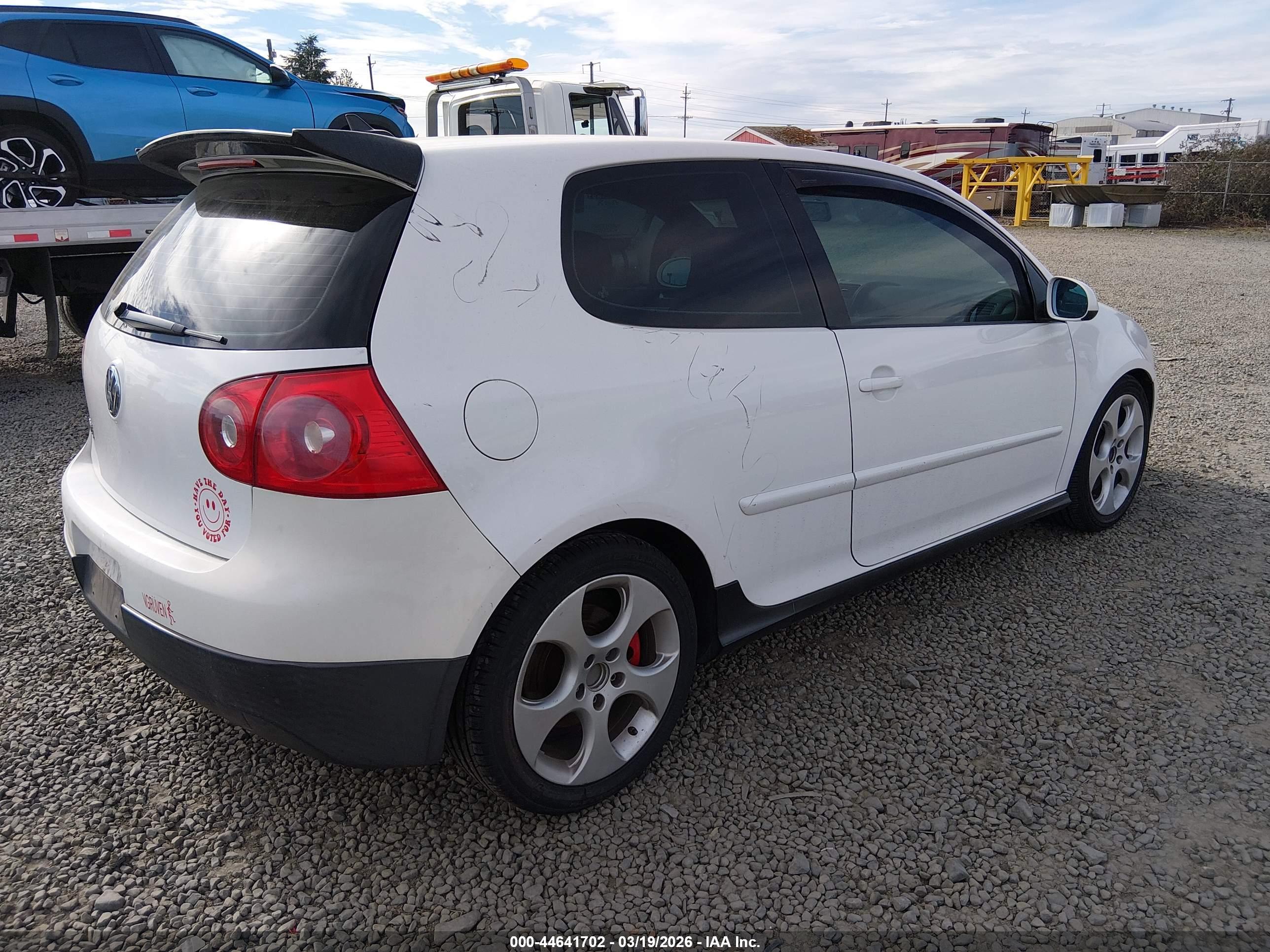 VOLKSWAGEN GTI image 4