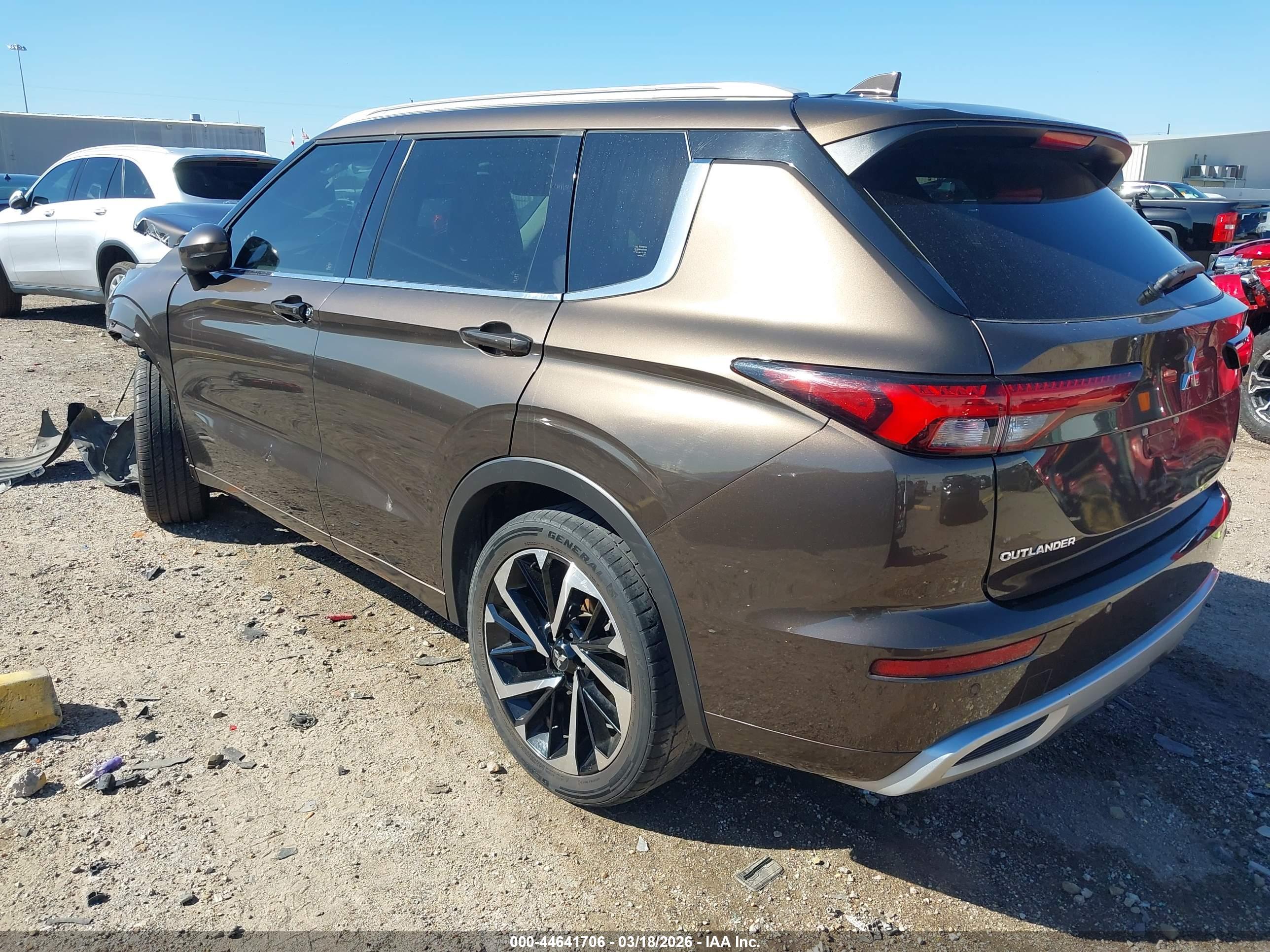MITSUBISHI OUTLANDER image 3