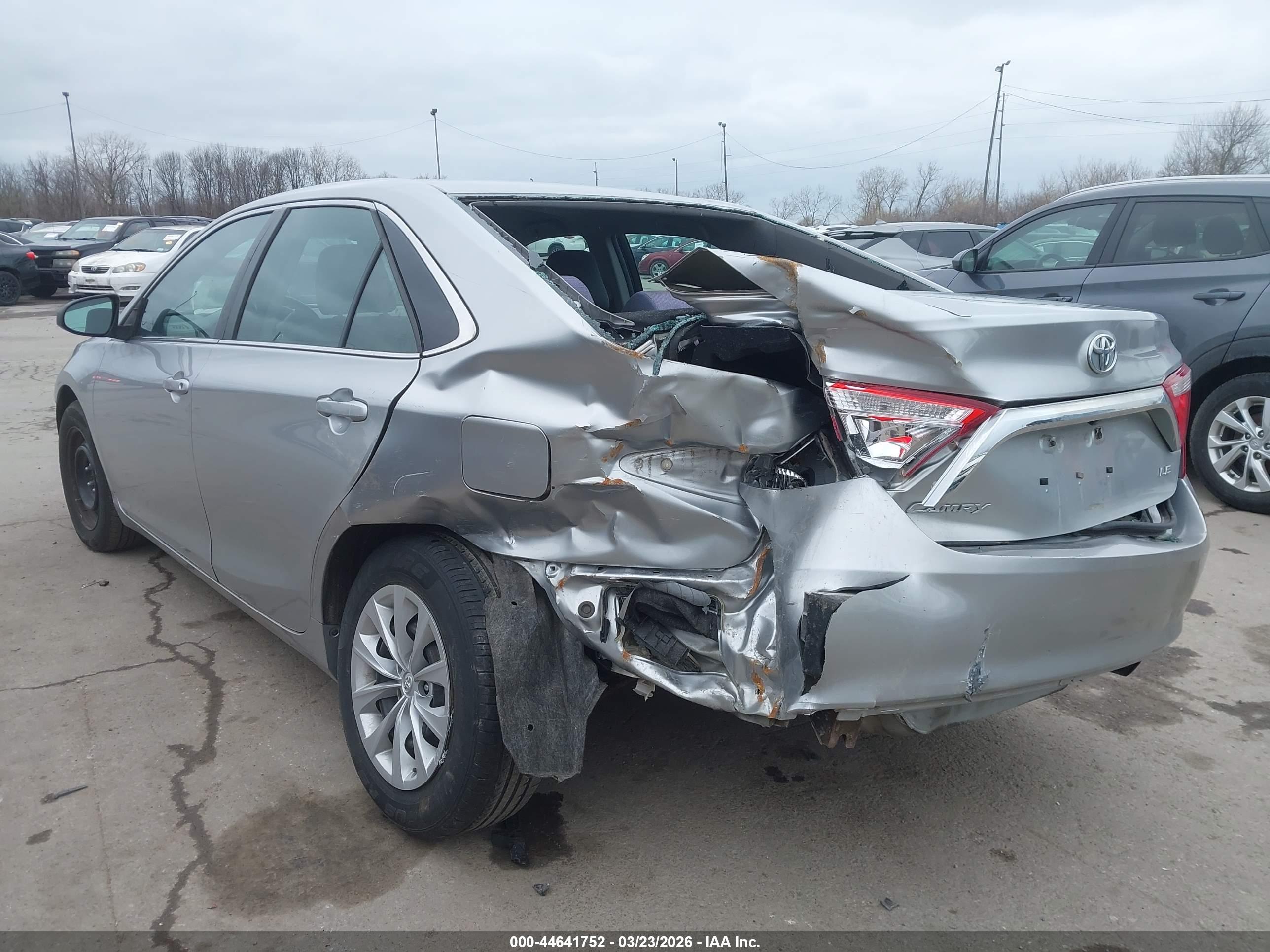 TOYOTA CAMRY image 3