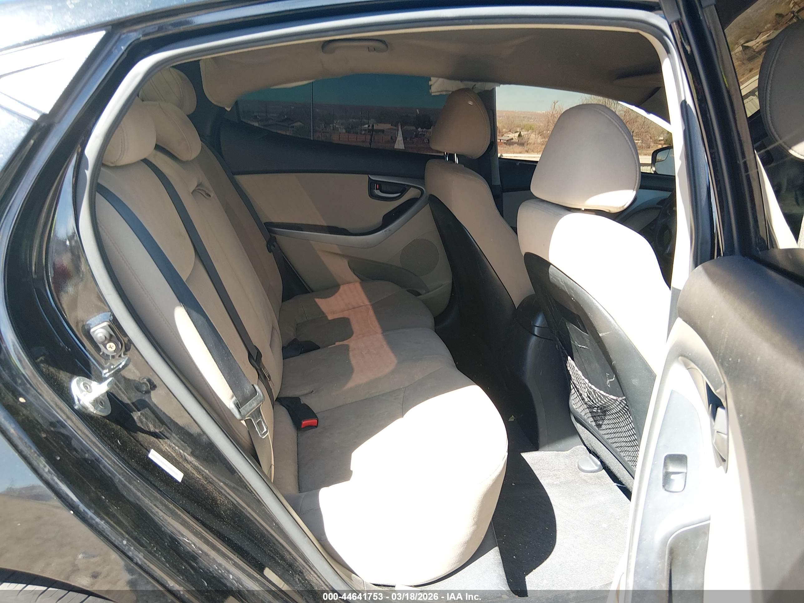 HYUNDAI ELANTRA image 8