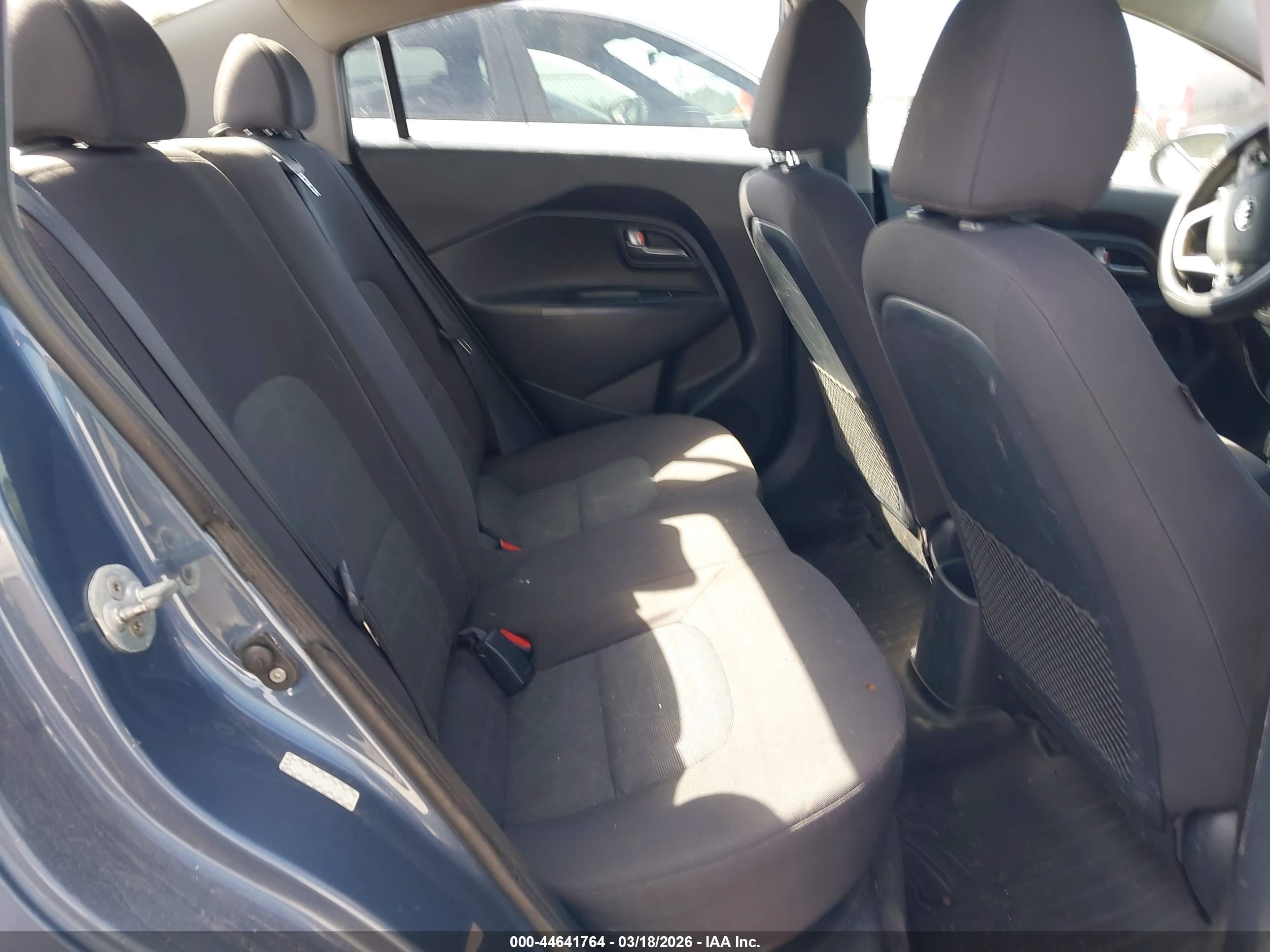 KIA RIO image 8