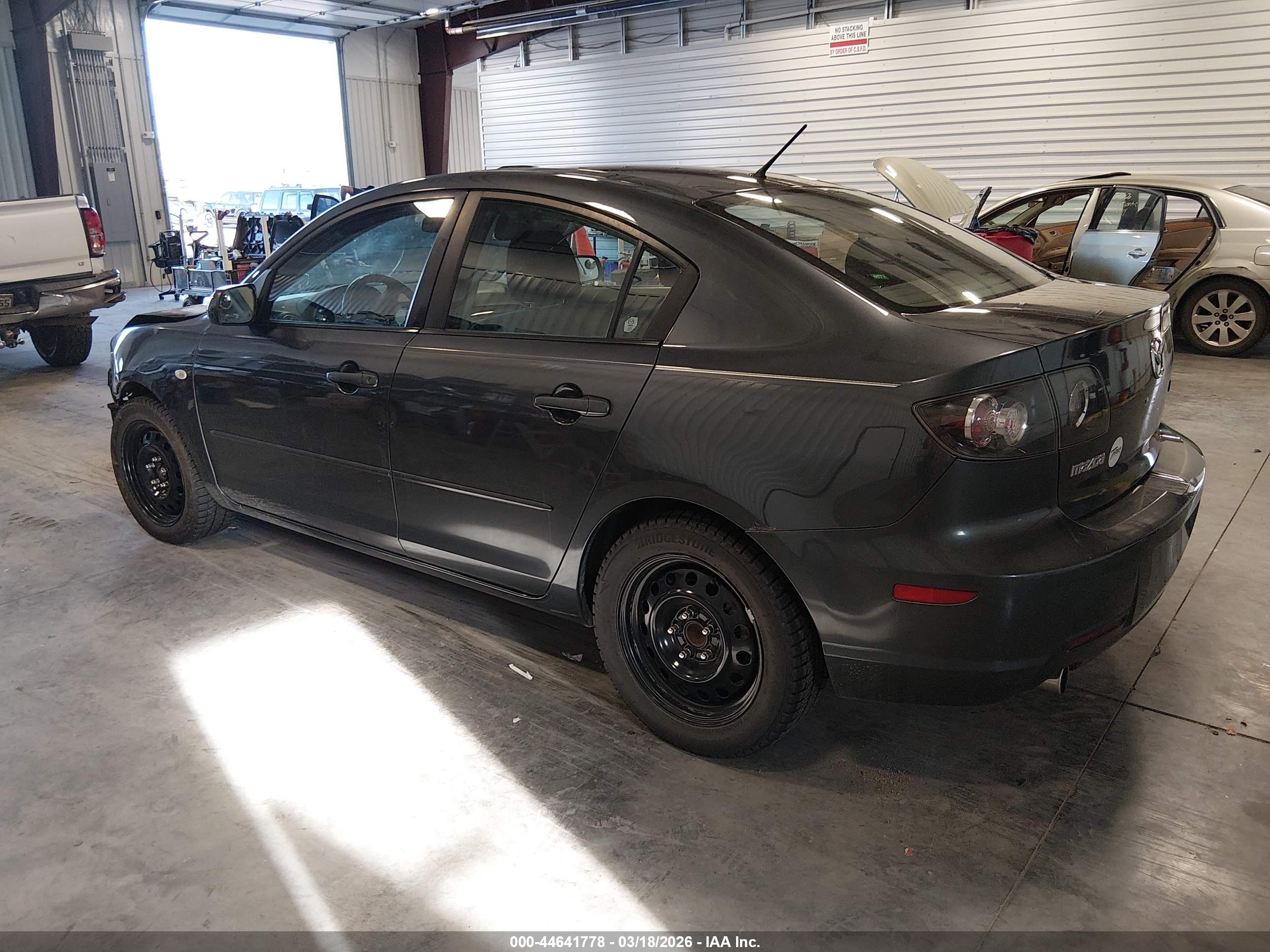 MAZDA MAZDA3 image 3