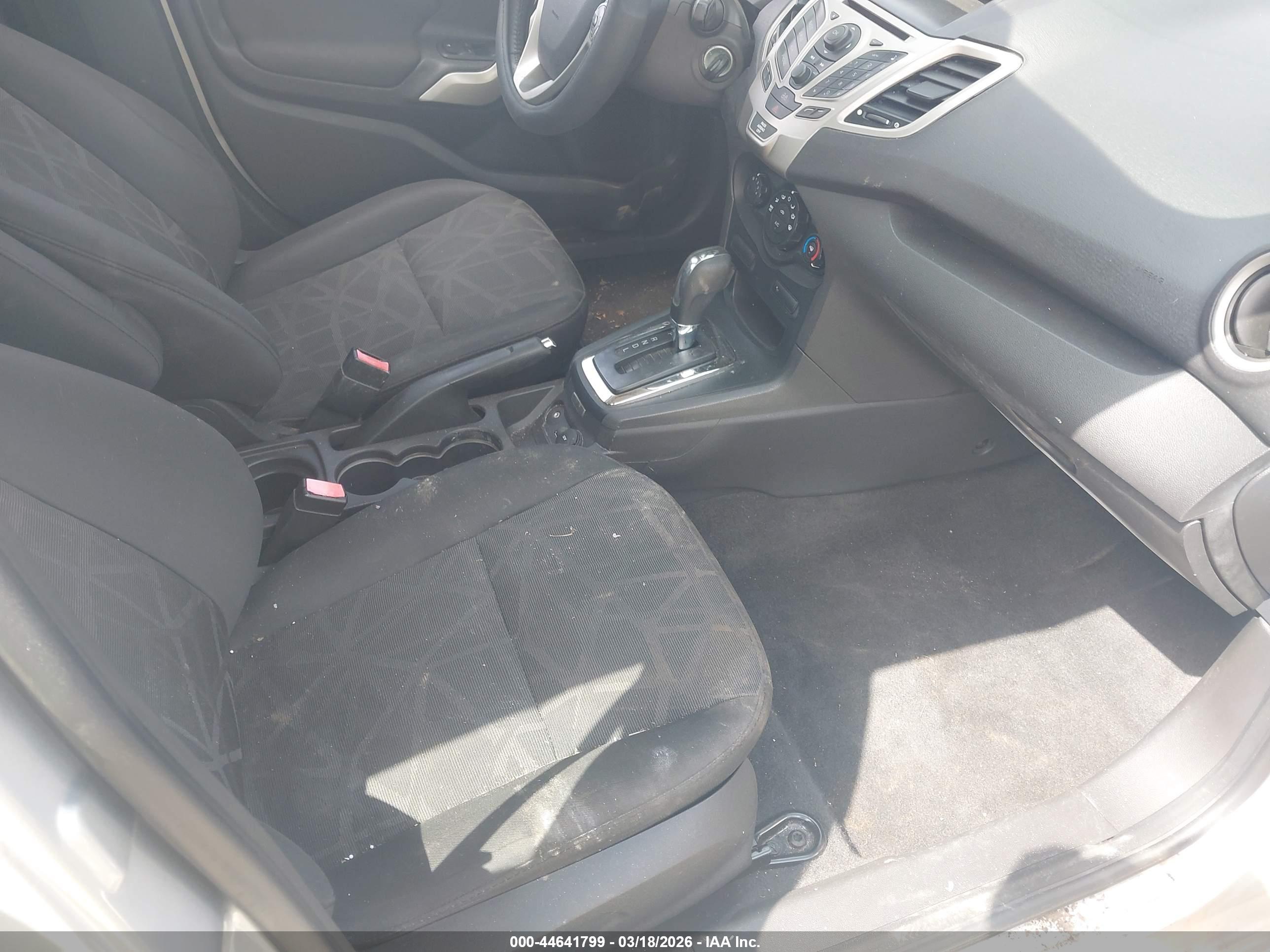 FORD FIESTA image 5