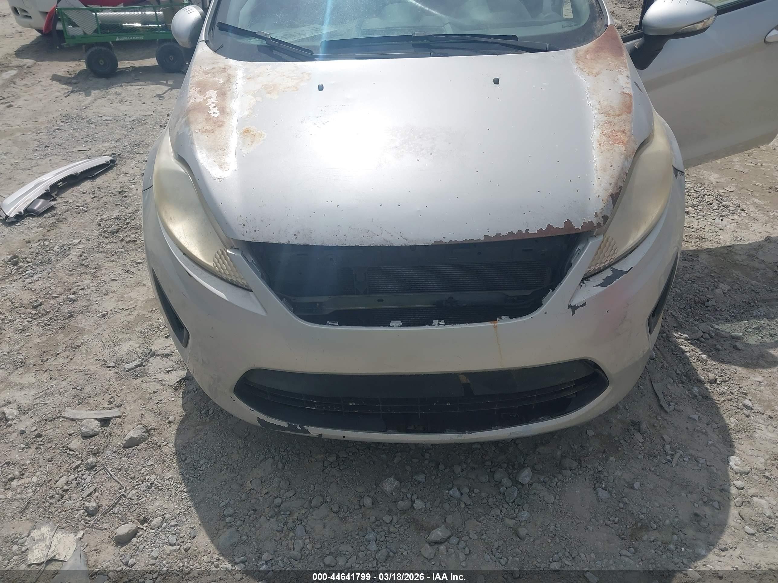 FORD FIESTA image 6