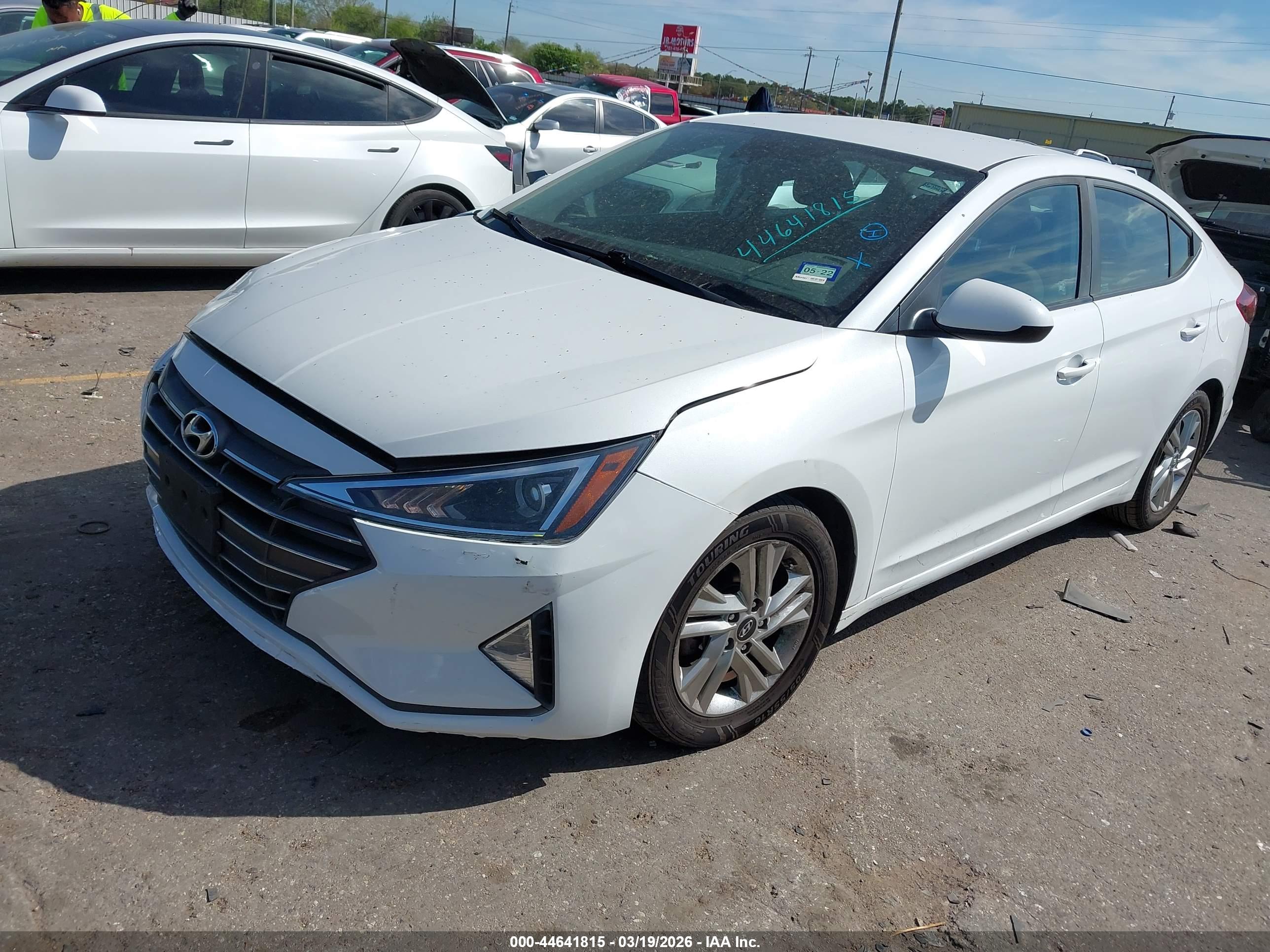 HYUNDAI ELANTRA image 2