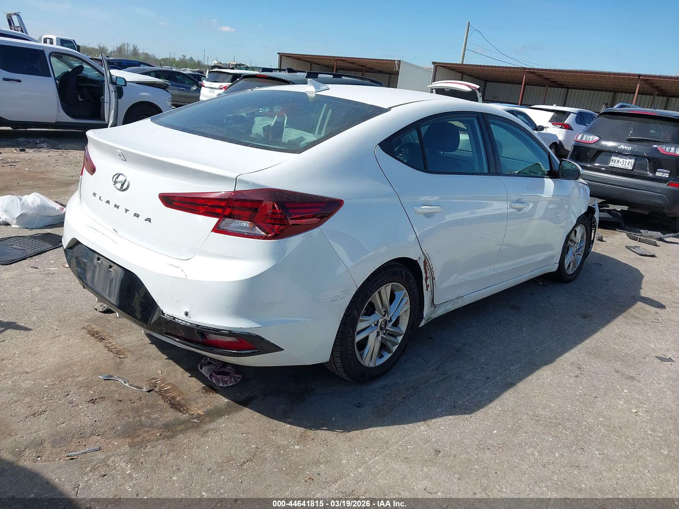 HYUNDAI ELANTRA image 4