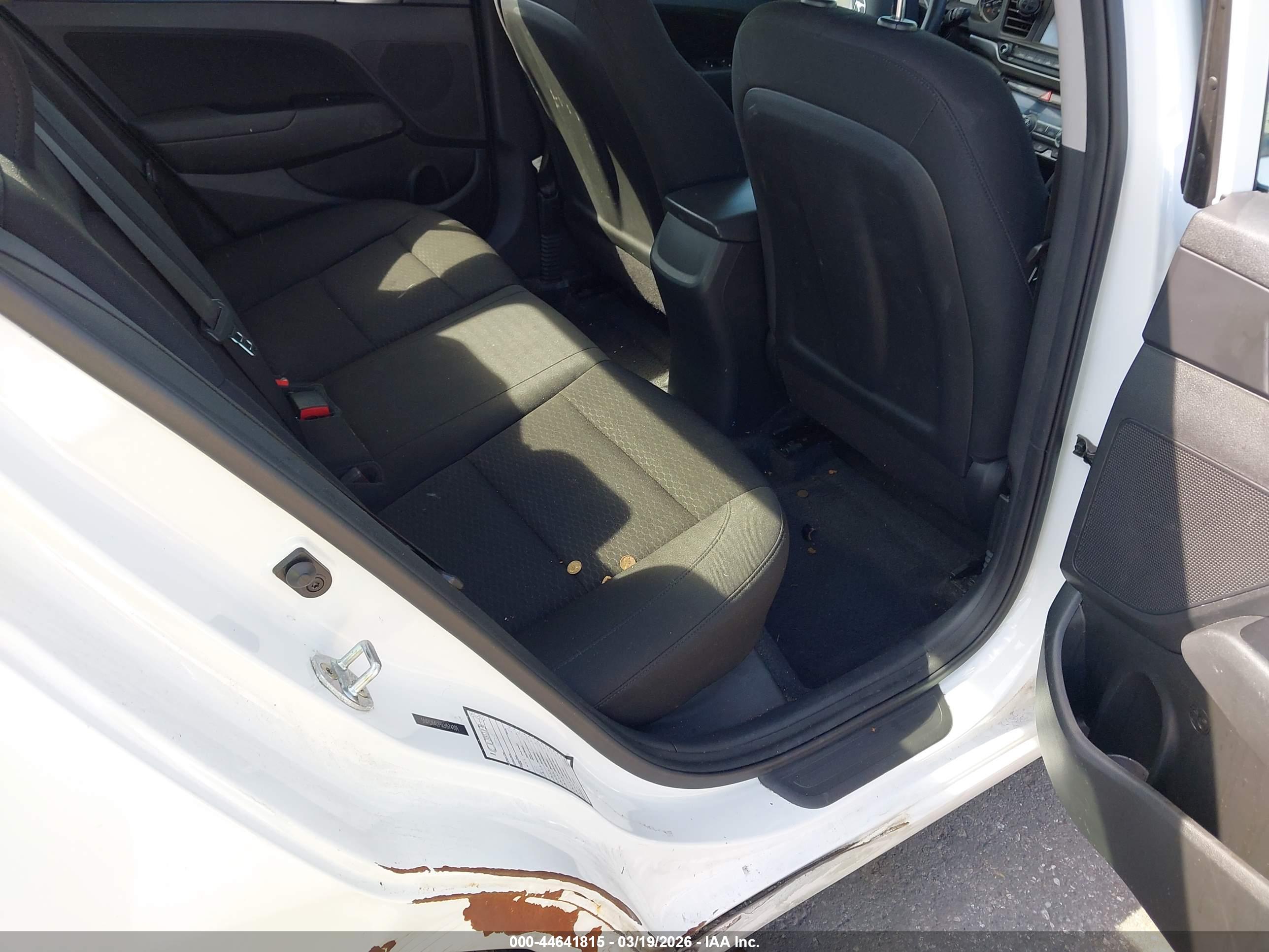 HYUNDAI ELANTRA image 8
