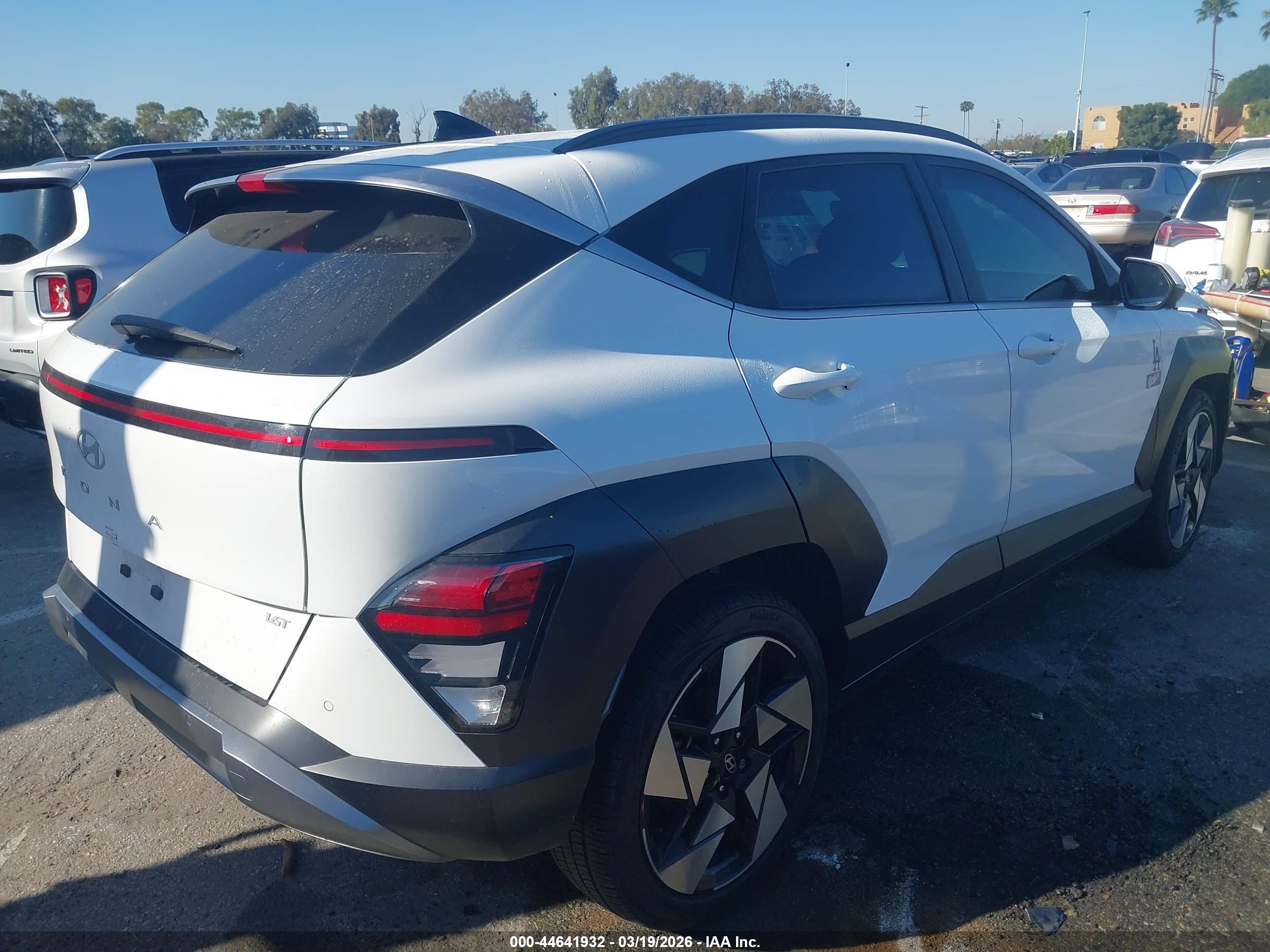 HYUNDAI KONA image 4