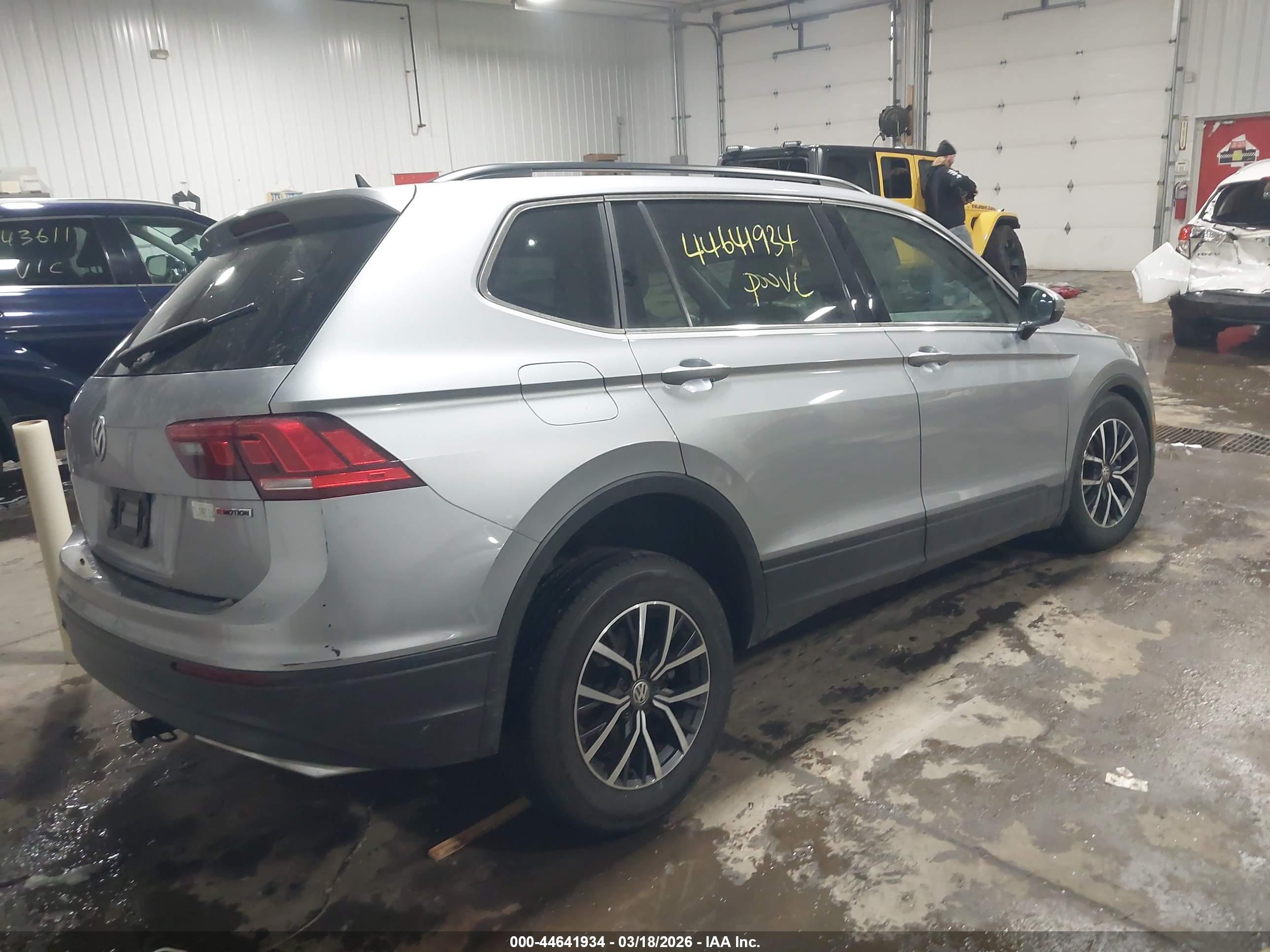 VOLKSWAGEN TIGUAN image 4