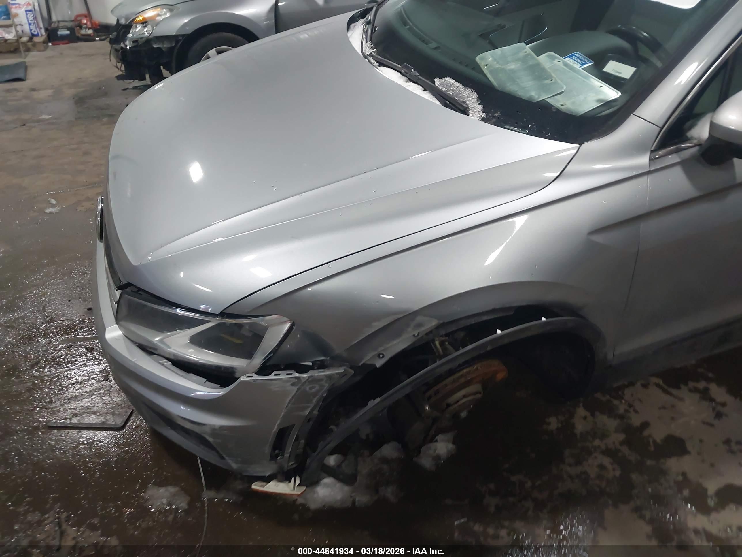 VOLKSWAGEN TIGUAN image 6