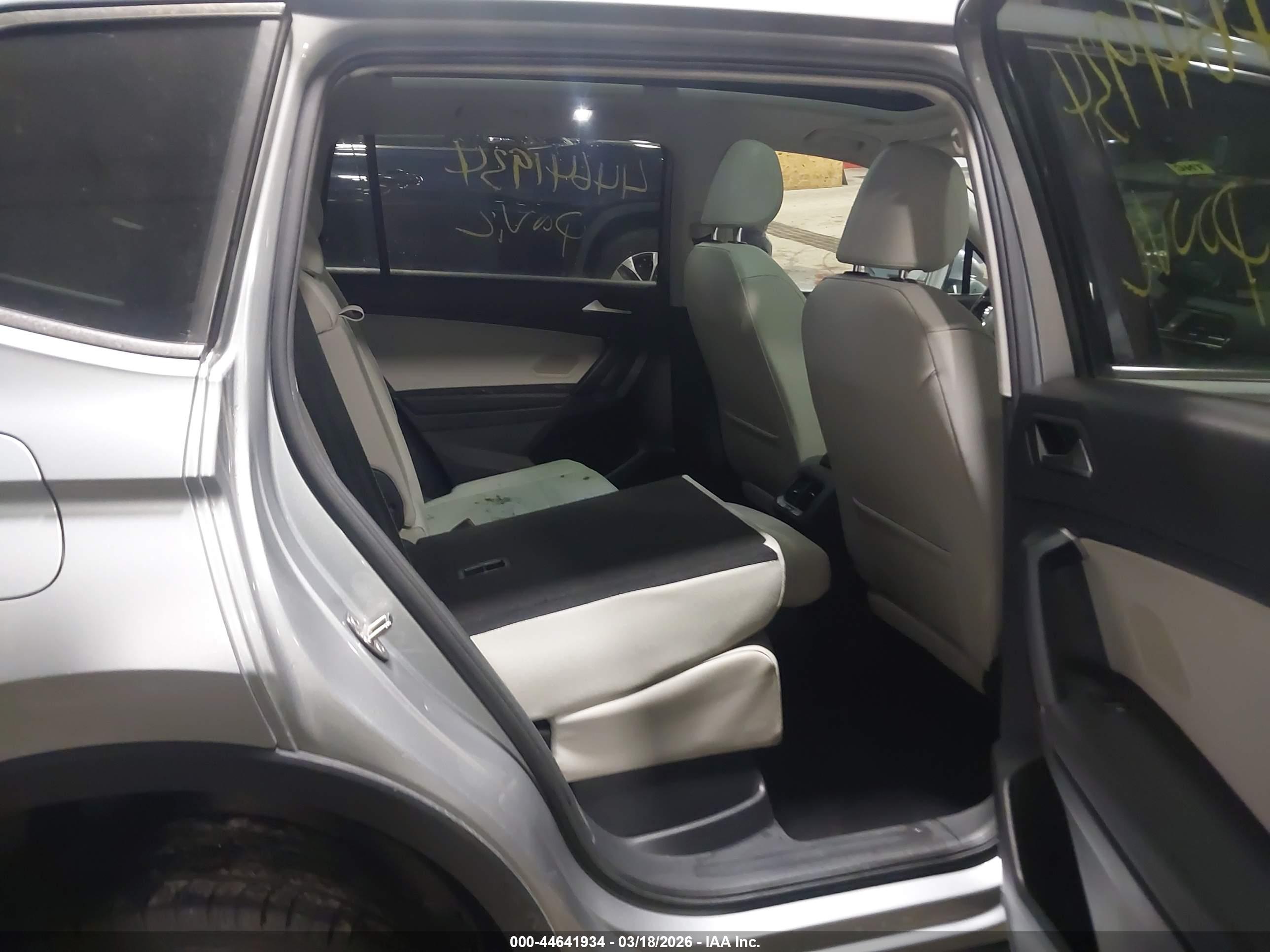 VOLKSWAGEN TIGUAN image 8