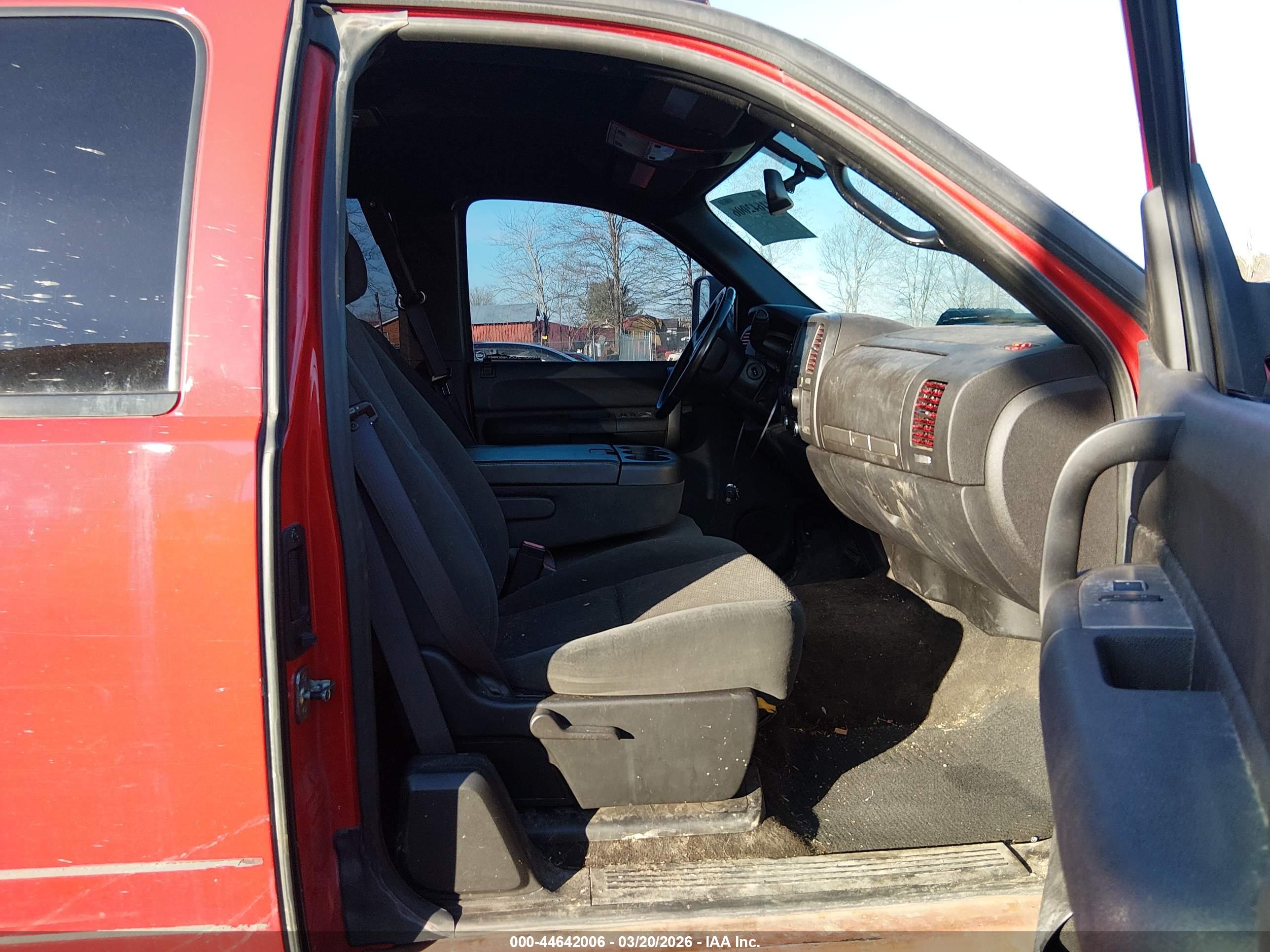 CHEVROLET SILVERADO image 5