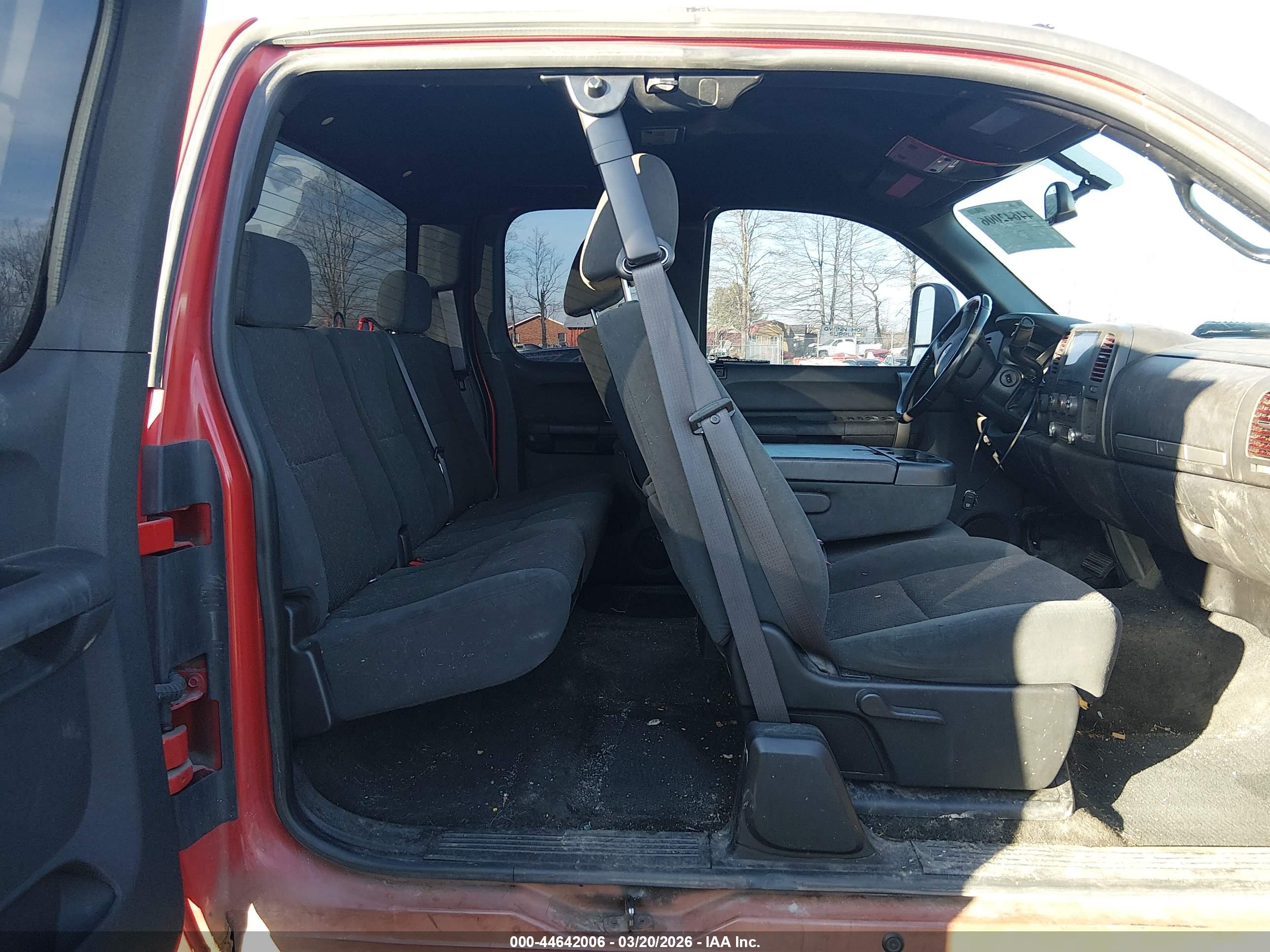 CHEVROLET SILVERADO image 8