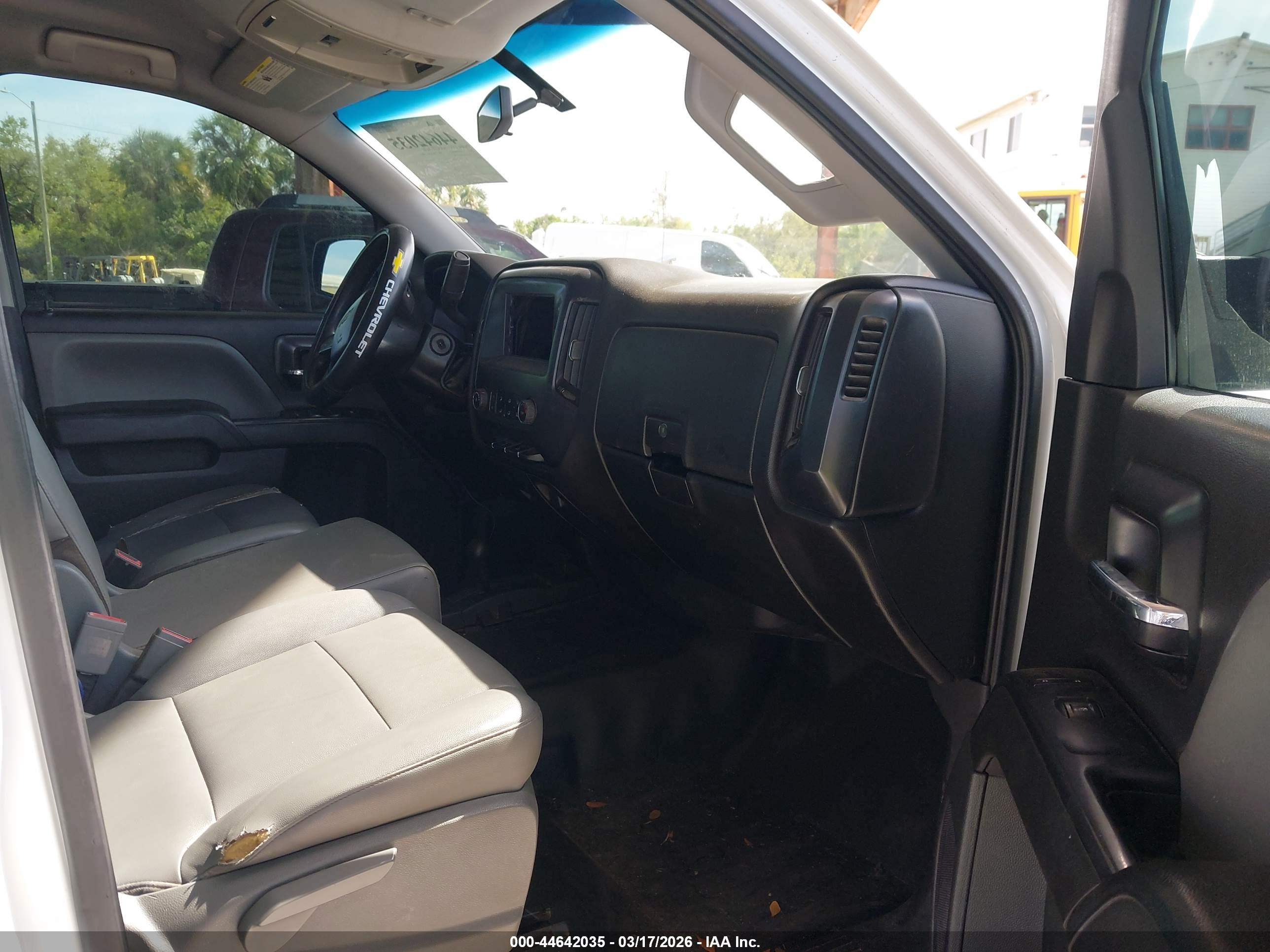 CHEVROLET SILVERADO image 5