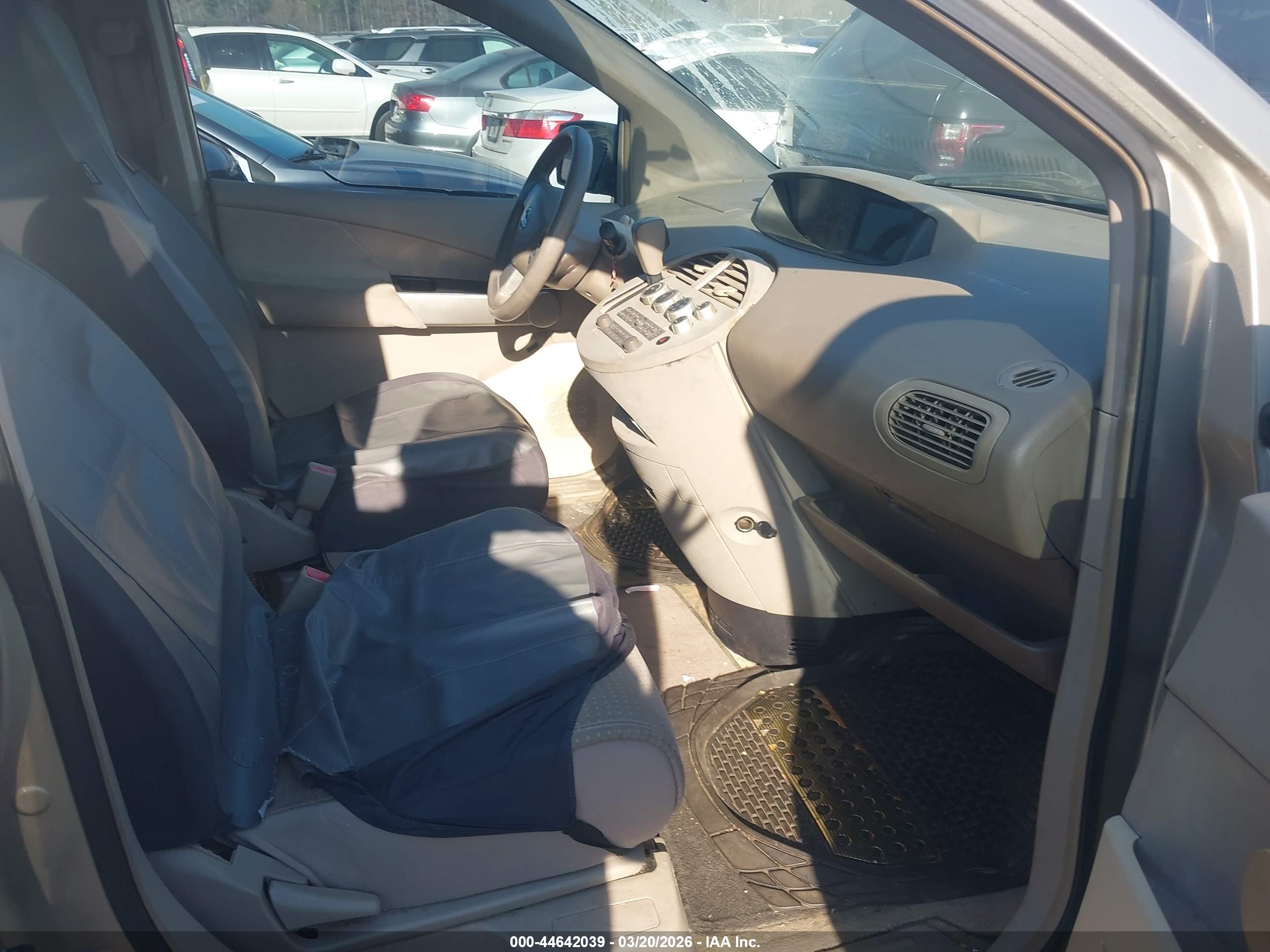 NISSAN QUEST image 5