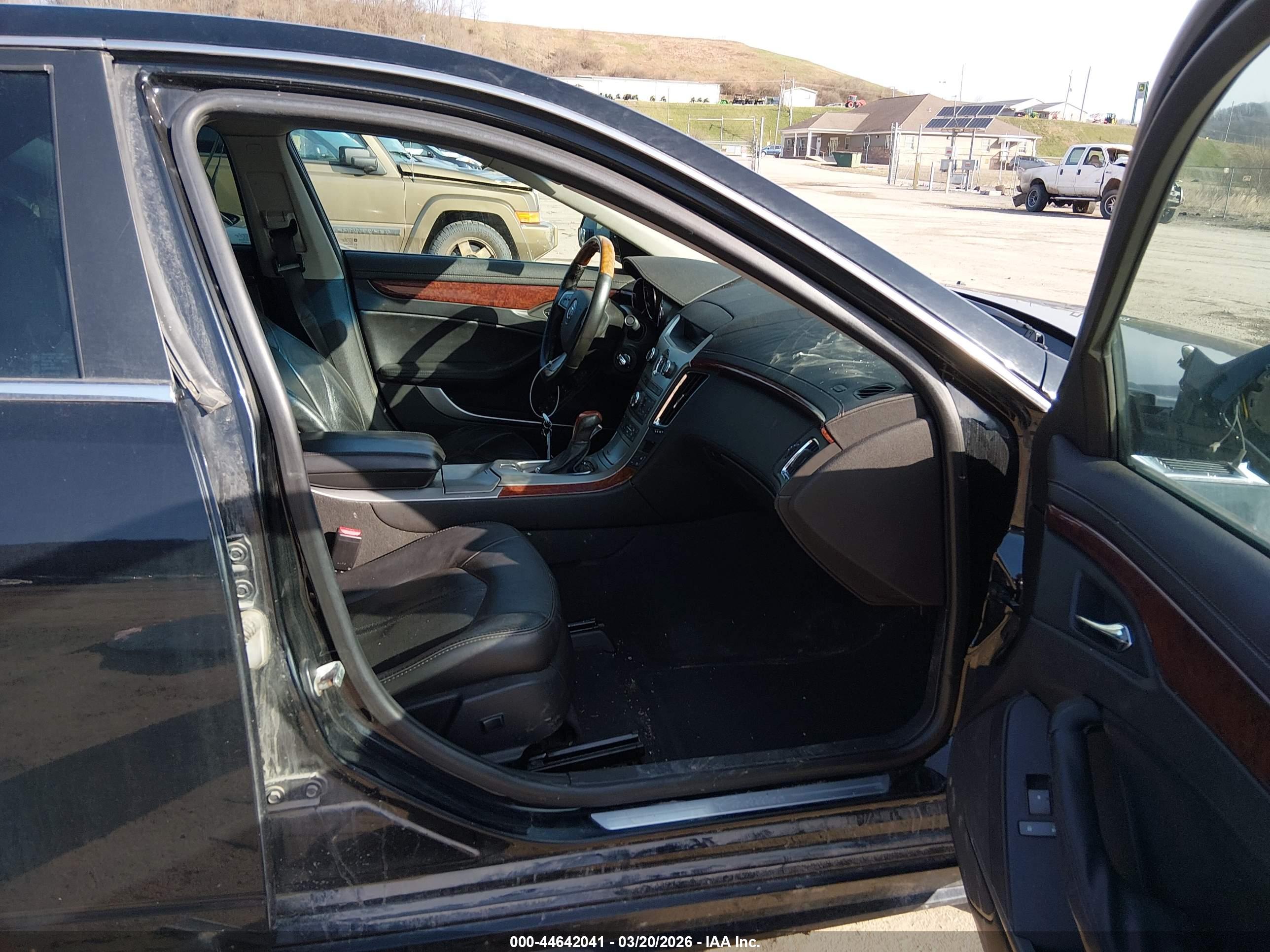 CADILLAC CTS image 5