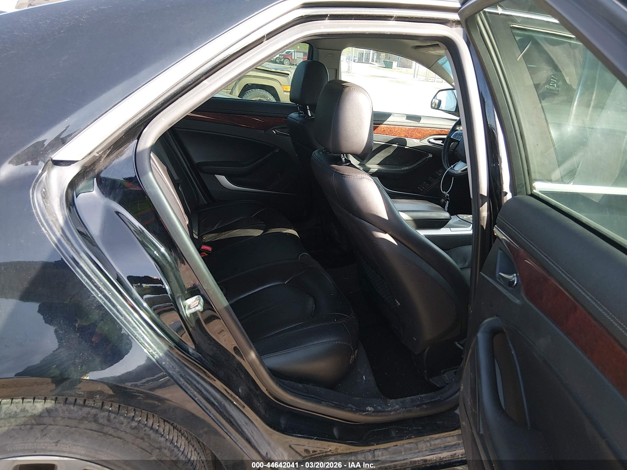 CADILLAC CTS image 8