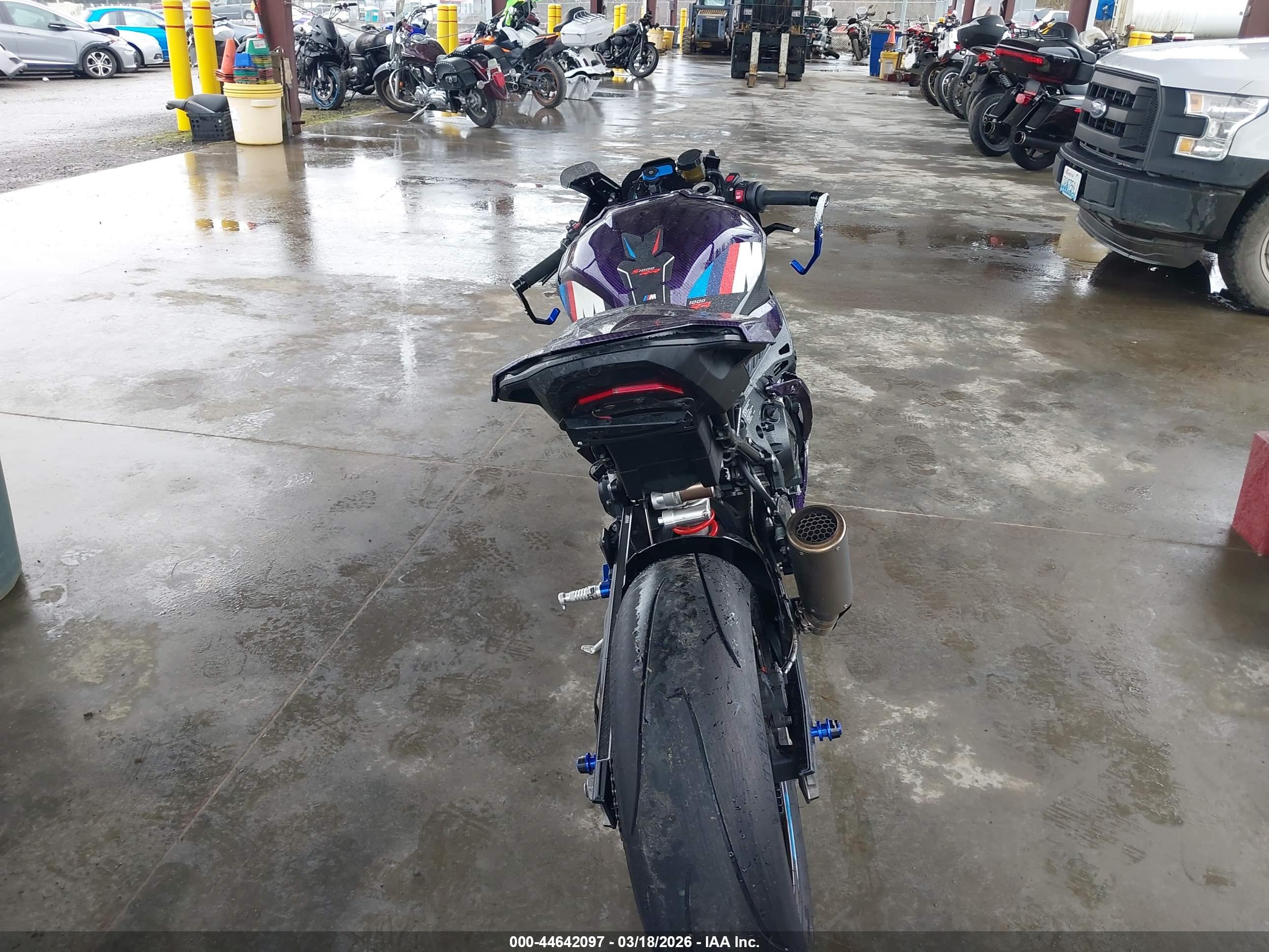 BMW S image 6