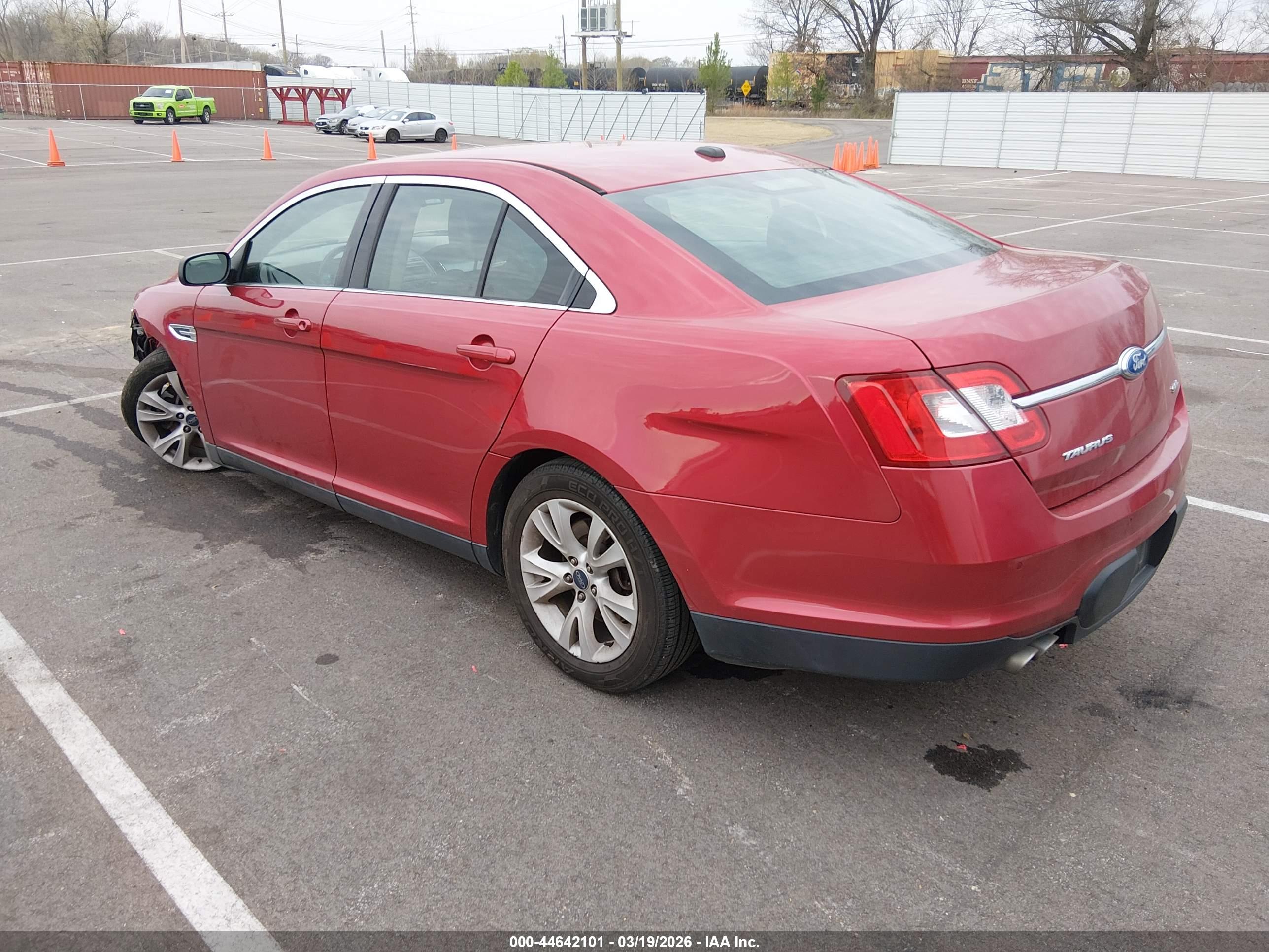 FORD TAURUS image 3