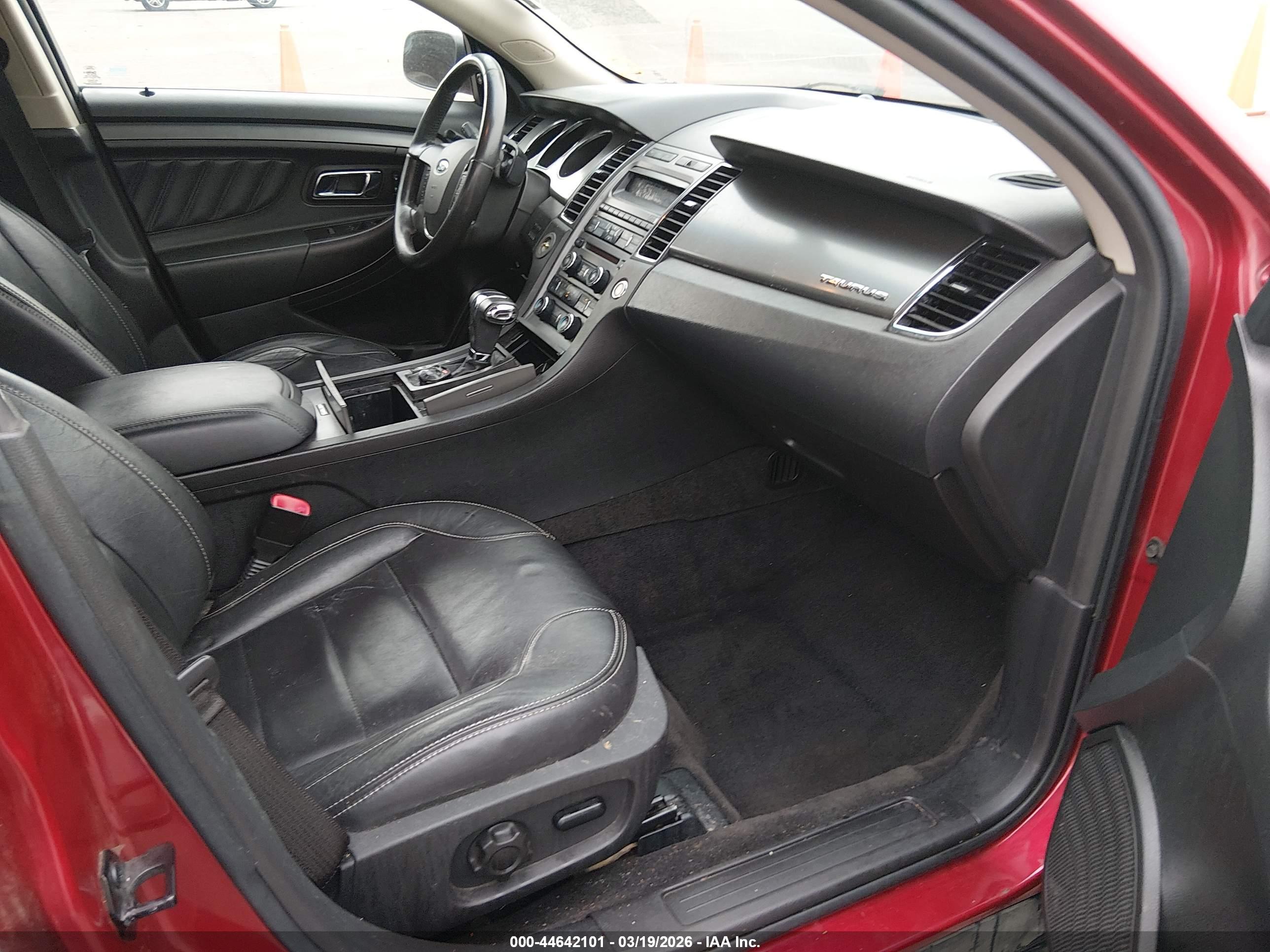 FORD TAURUS image 5