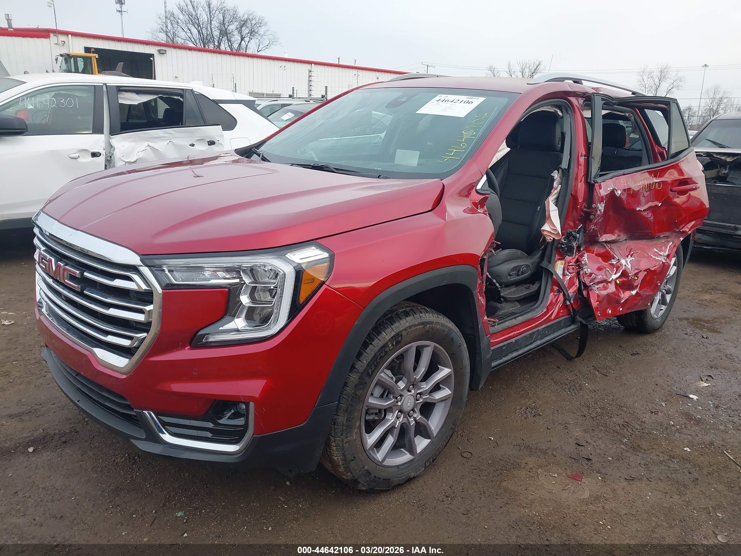 GMC TERRAIN image 2