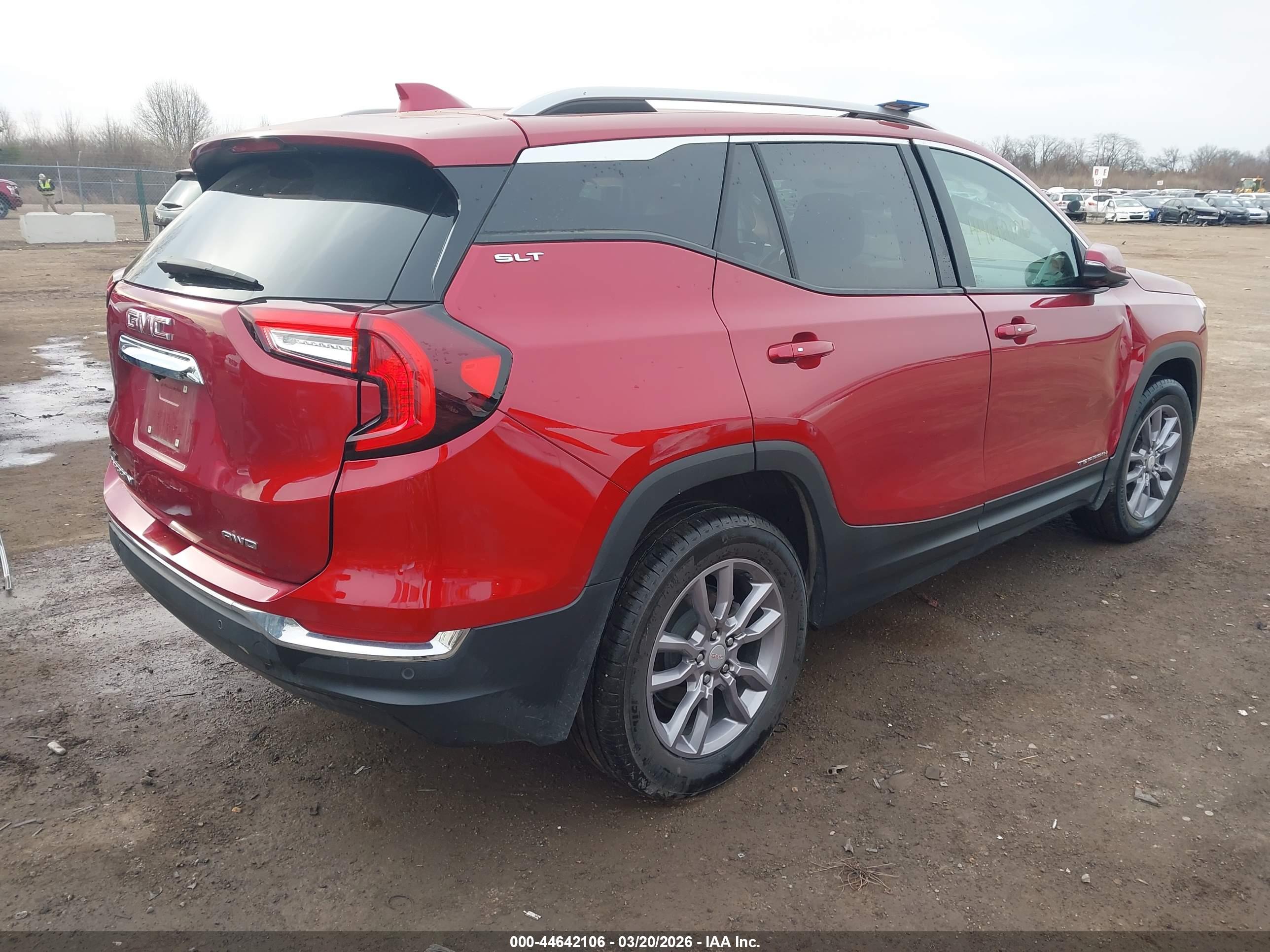 GMC TERRAIN image 4