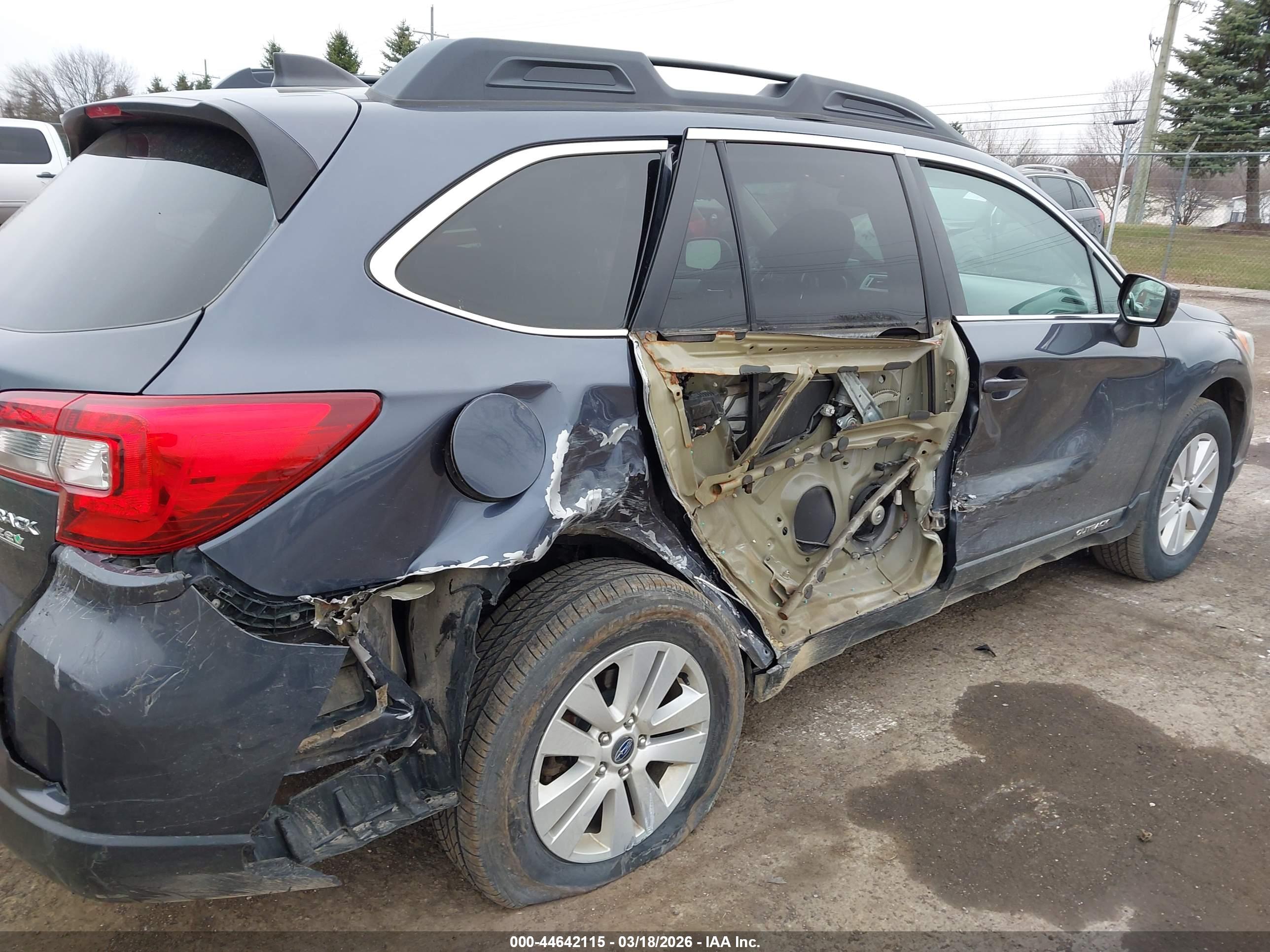 SUBARU OUTBACK image 6