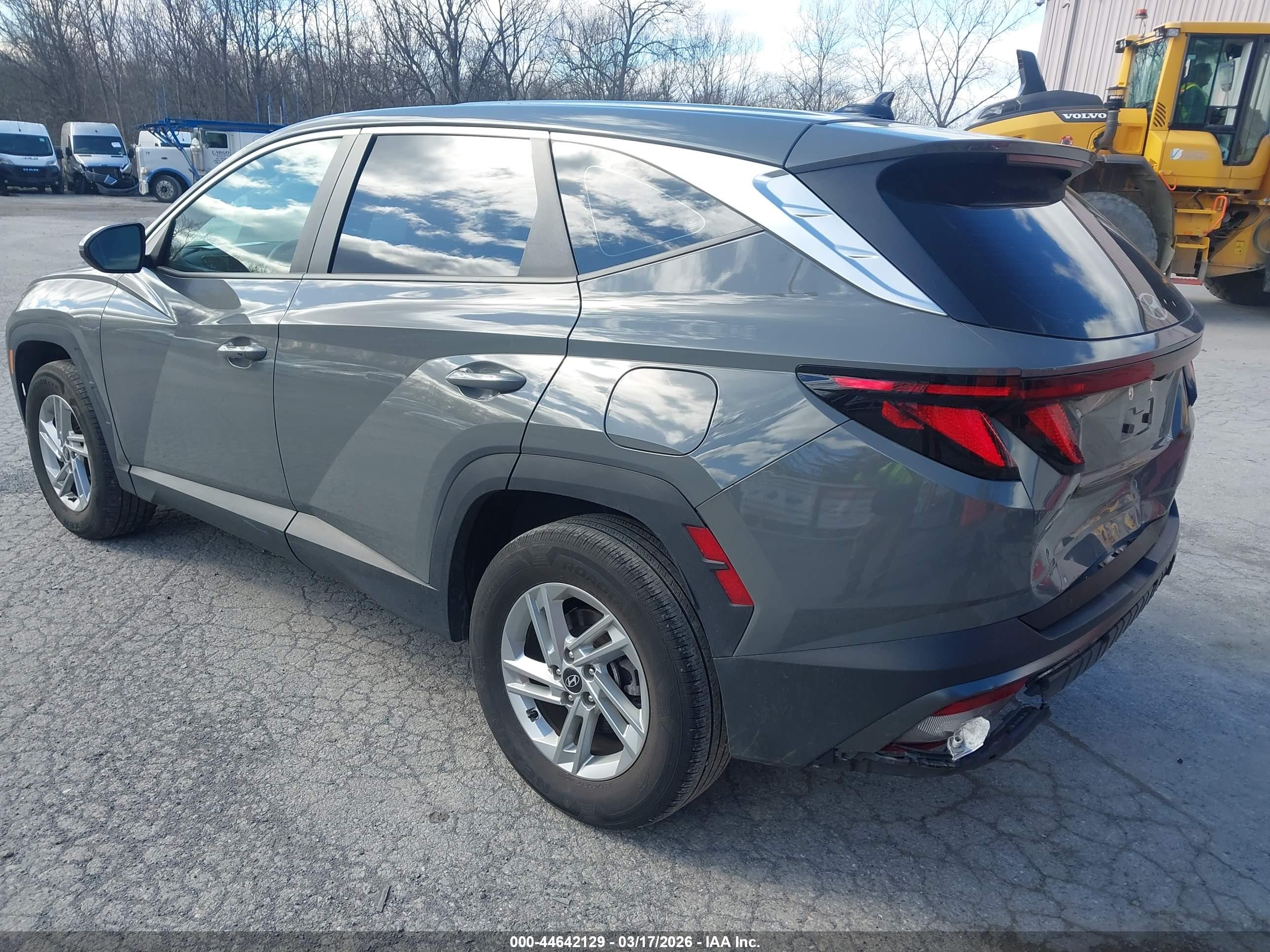HYUNDAI TUCSON image 3