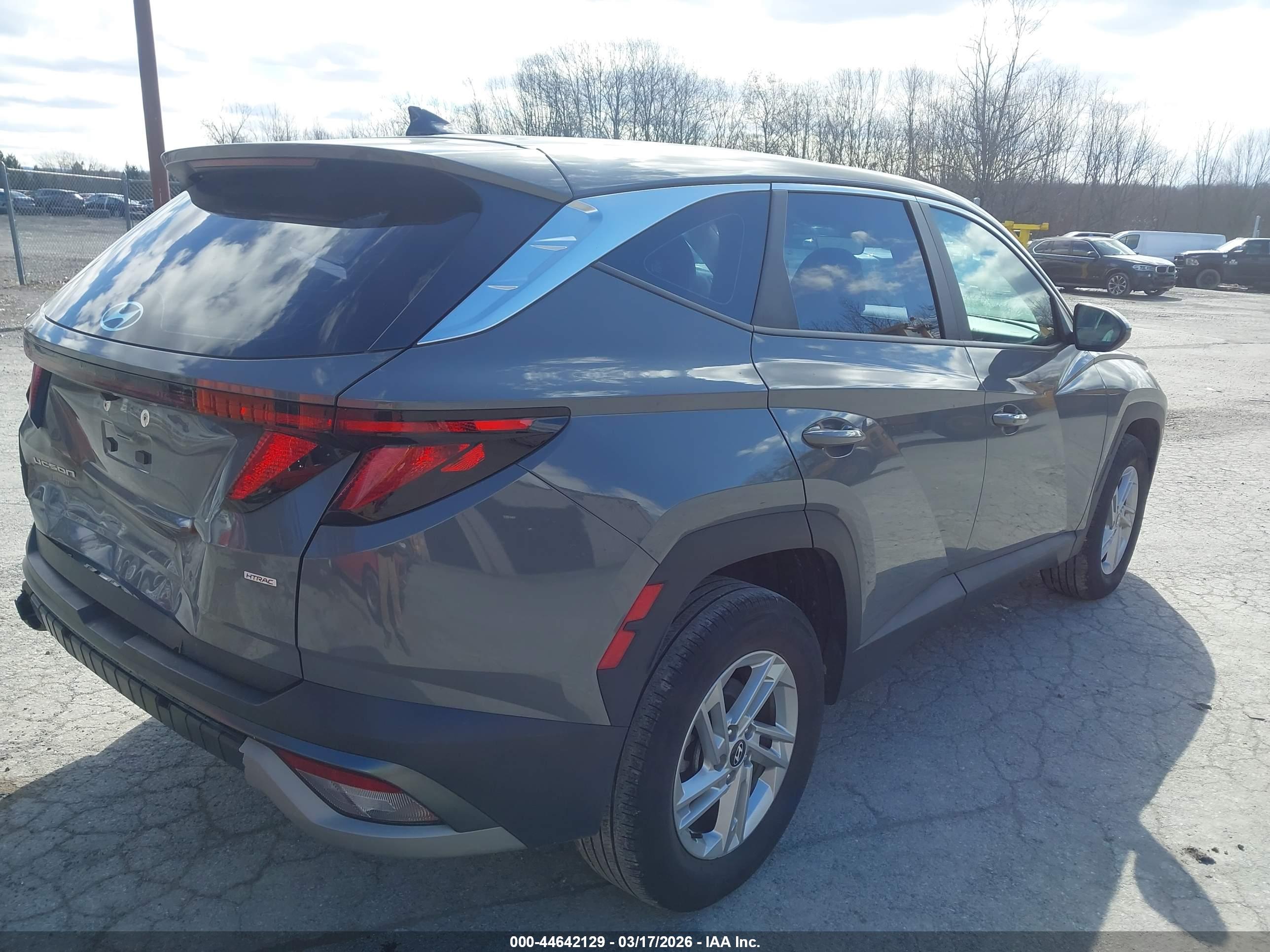 HYUNDAI TUCSON image 4
