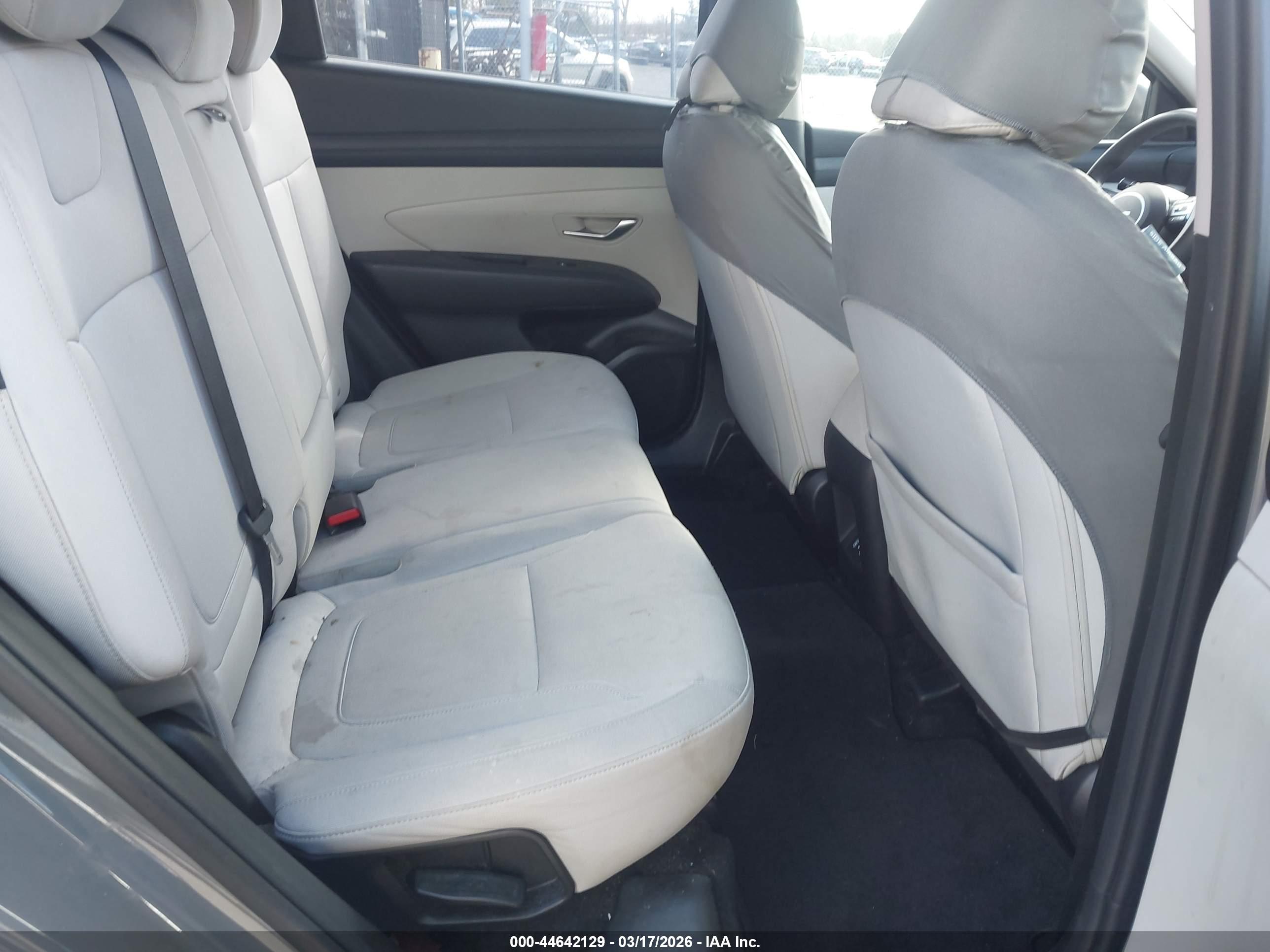 HYUNDAI TUCSON image 8
