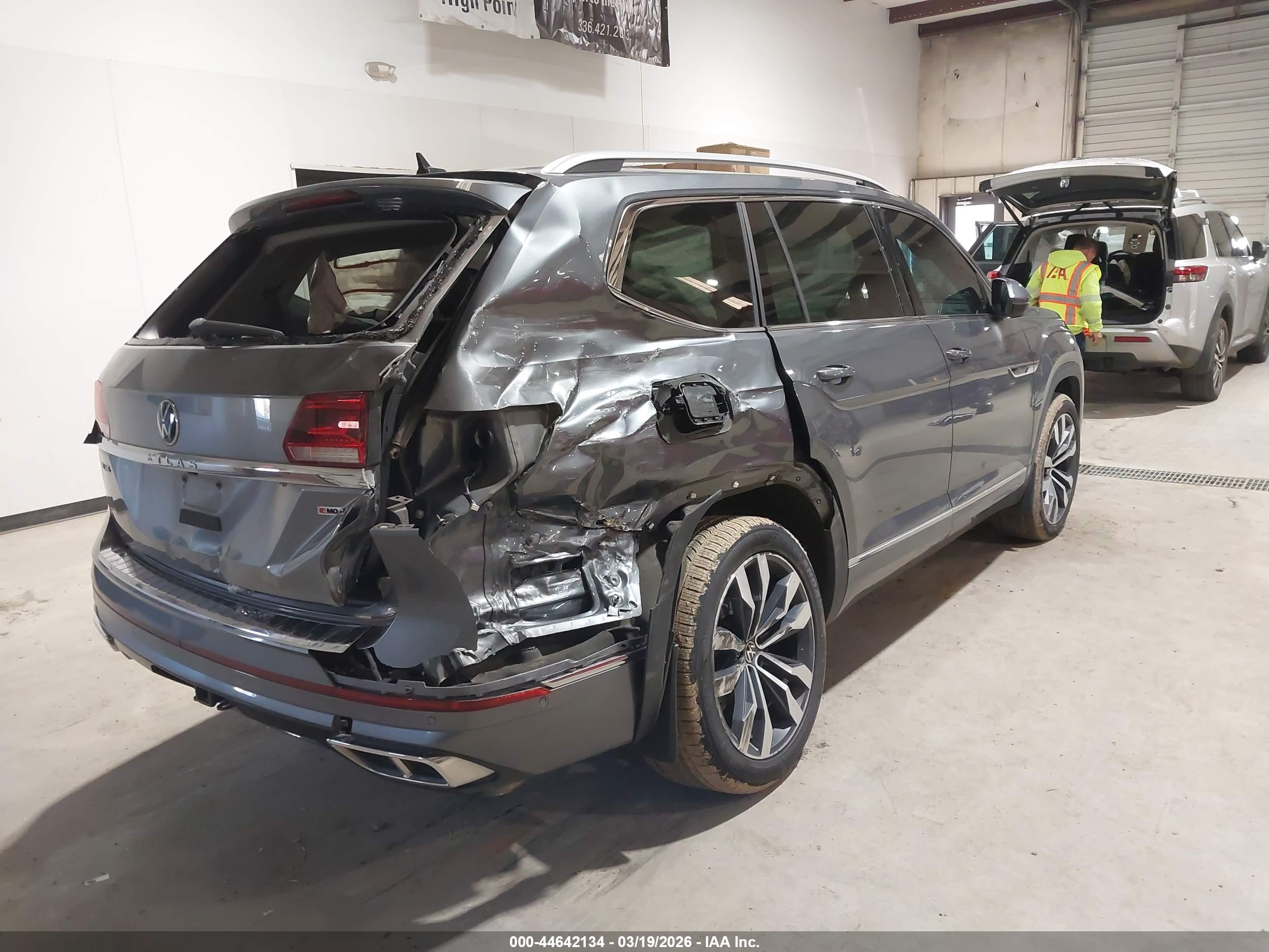 VOLKSWAGEN ATLAS image 4