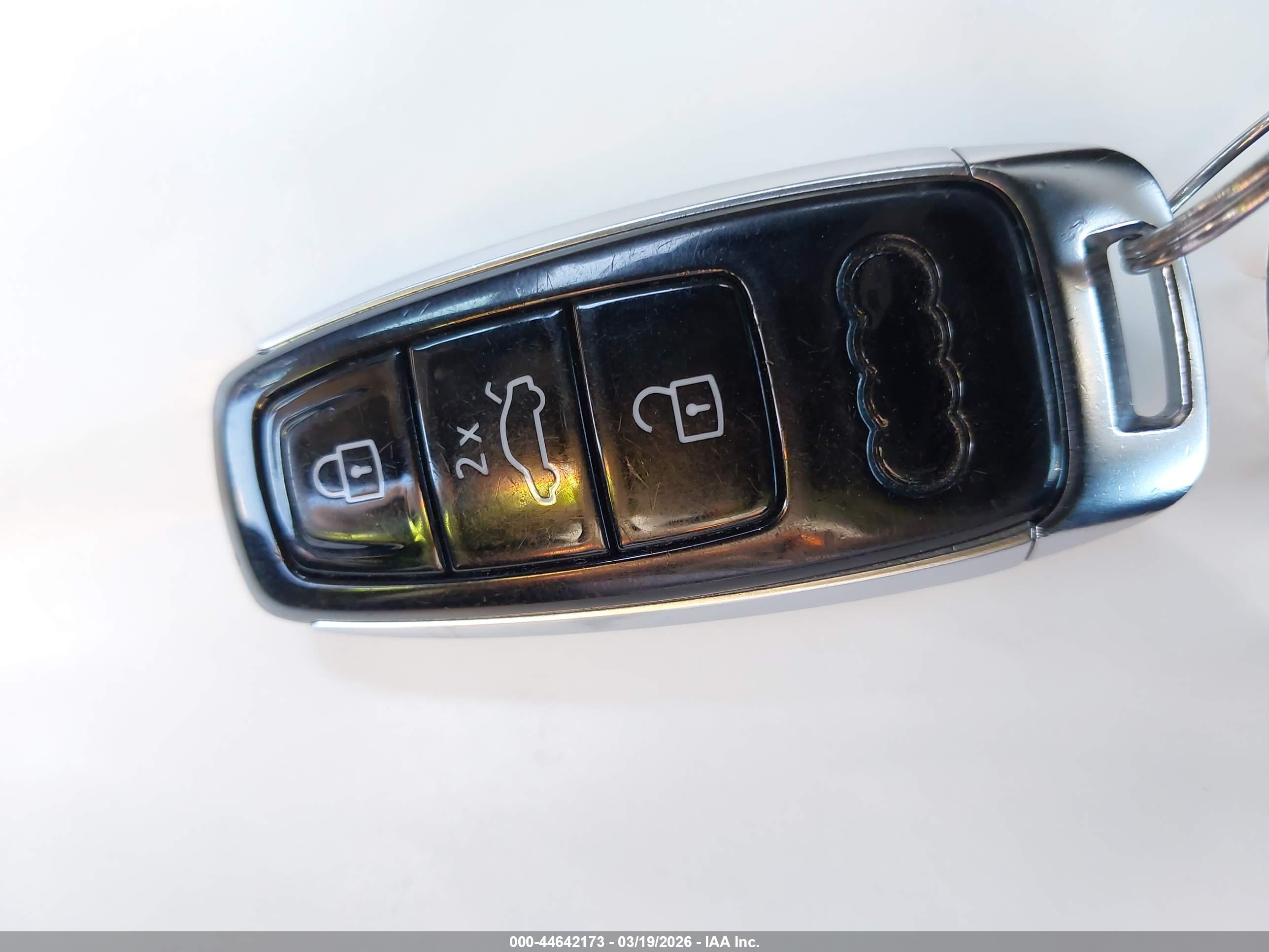 AUDI Q8 image 11