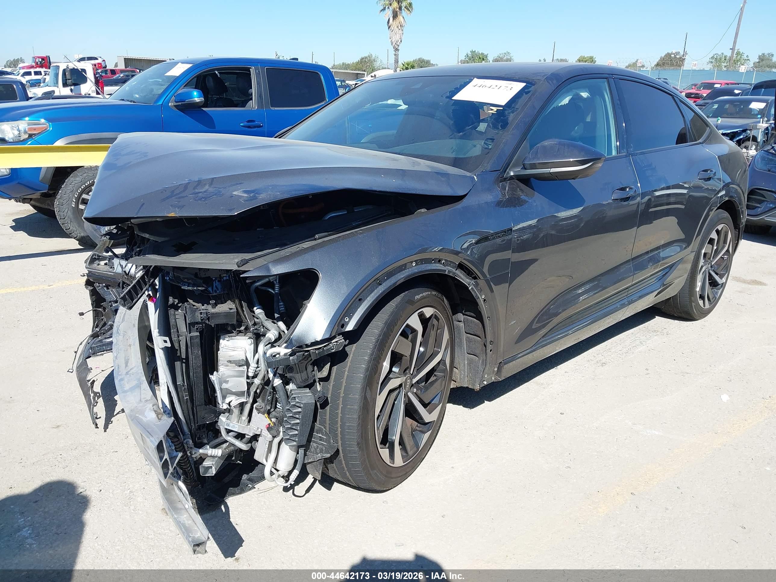 AUDI Q8 image 2