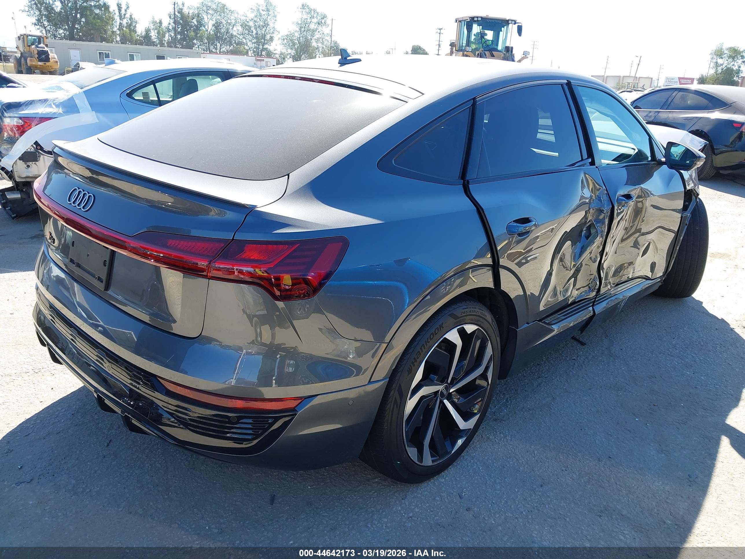 AUDI Q8 image 4