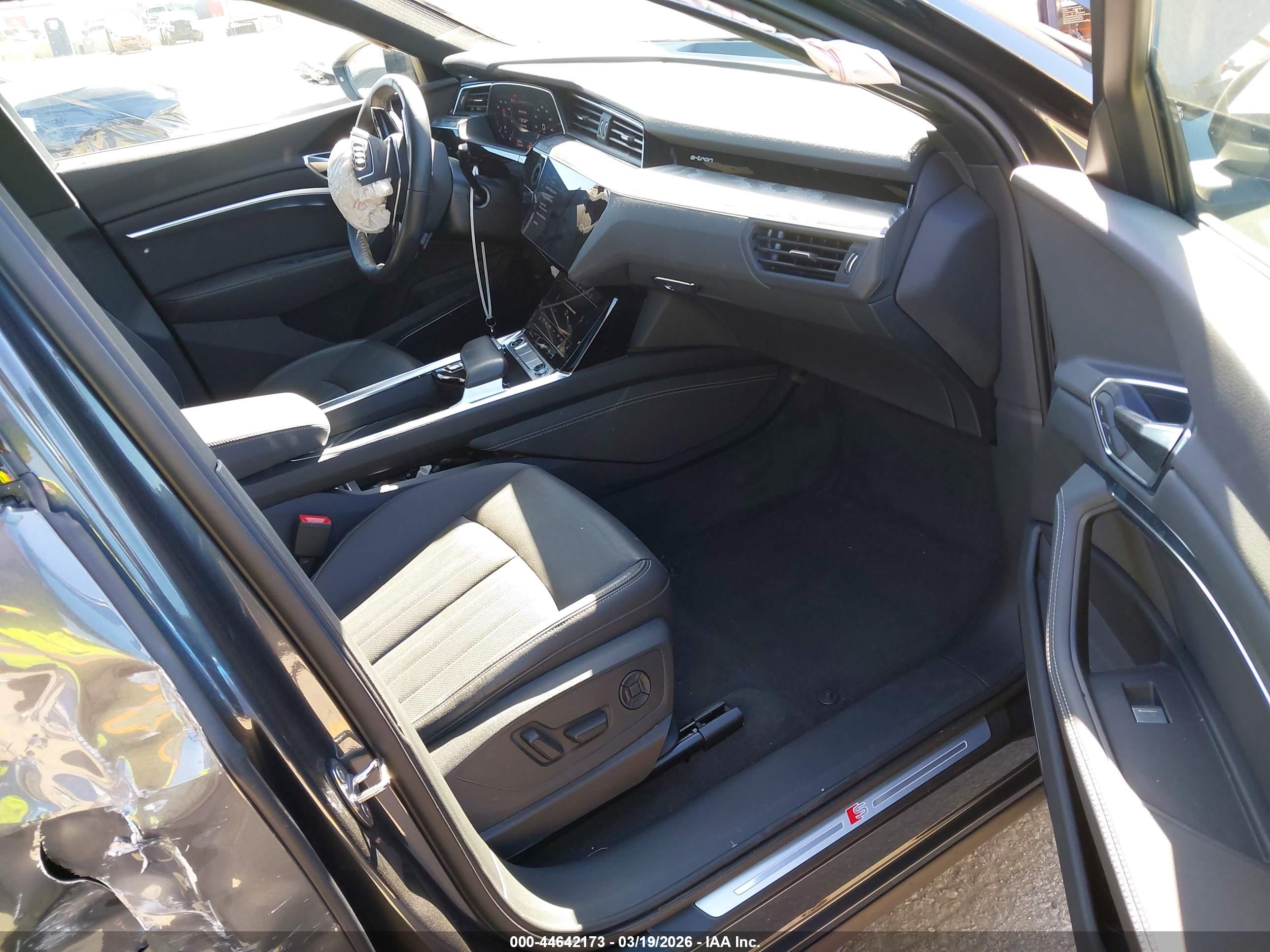 AUDI Q8 image 5