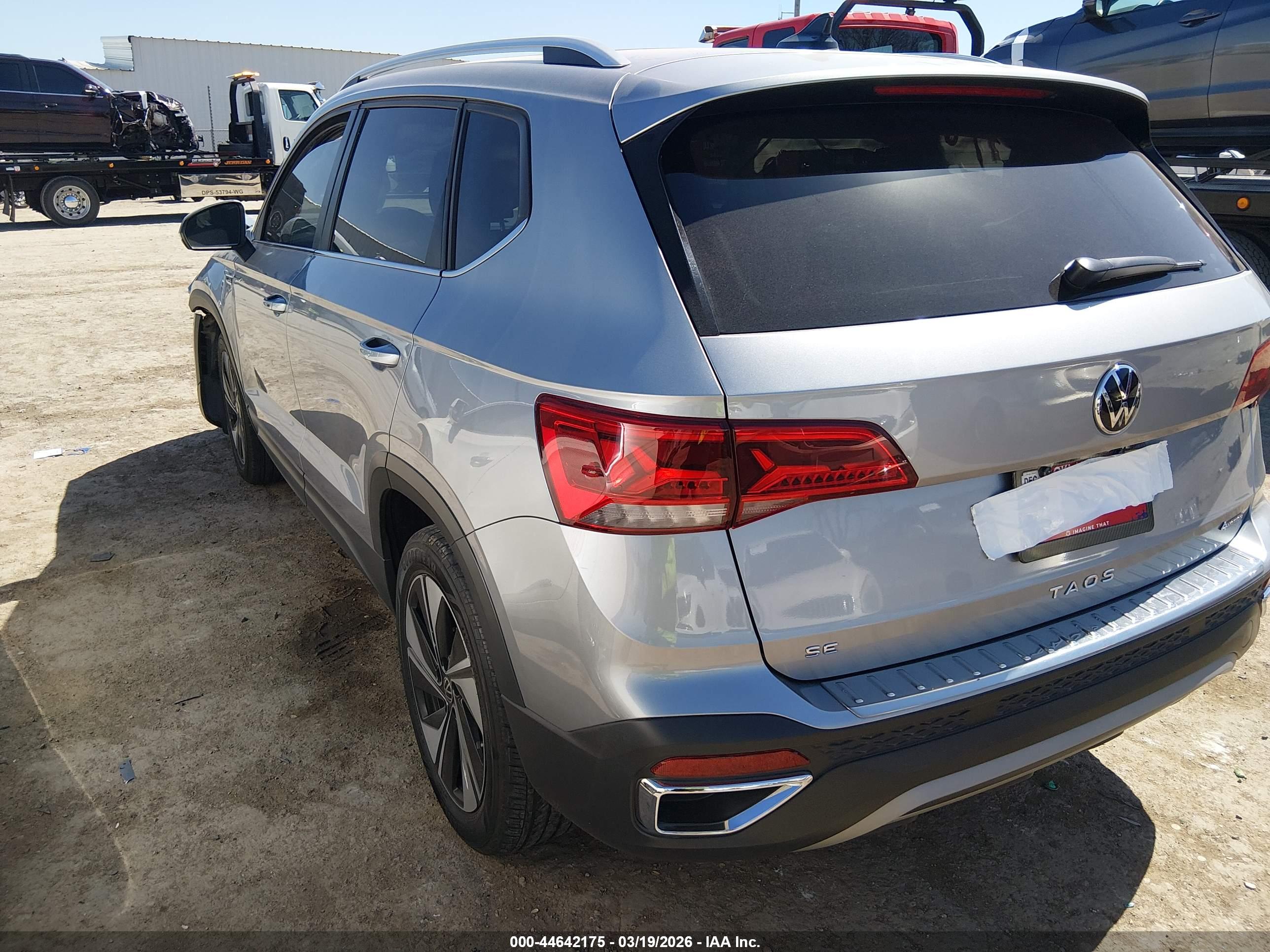 VOLKSWAGEN TAOS image 3