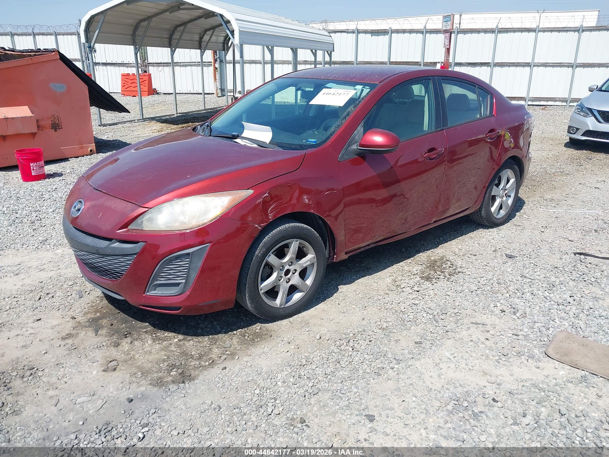 MAZDA MAZDA3 image 2