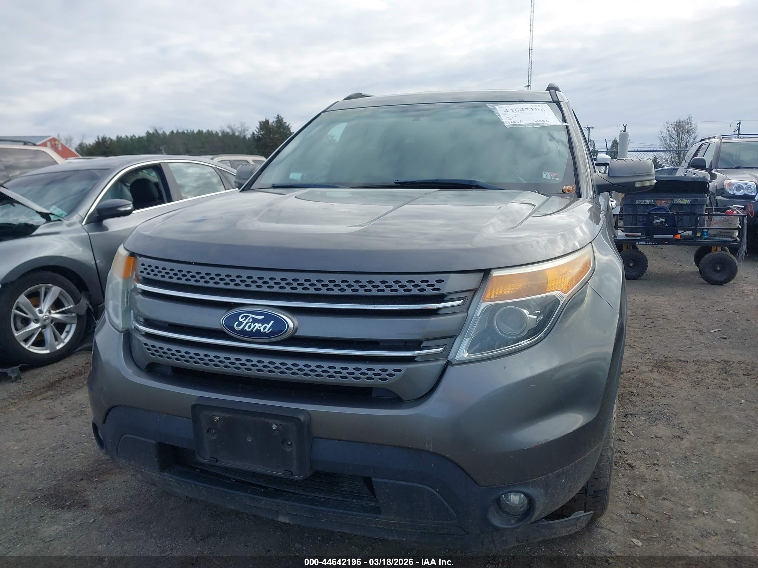 FORD EXPLORER image 6