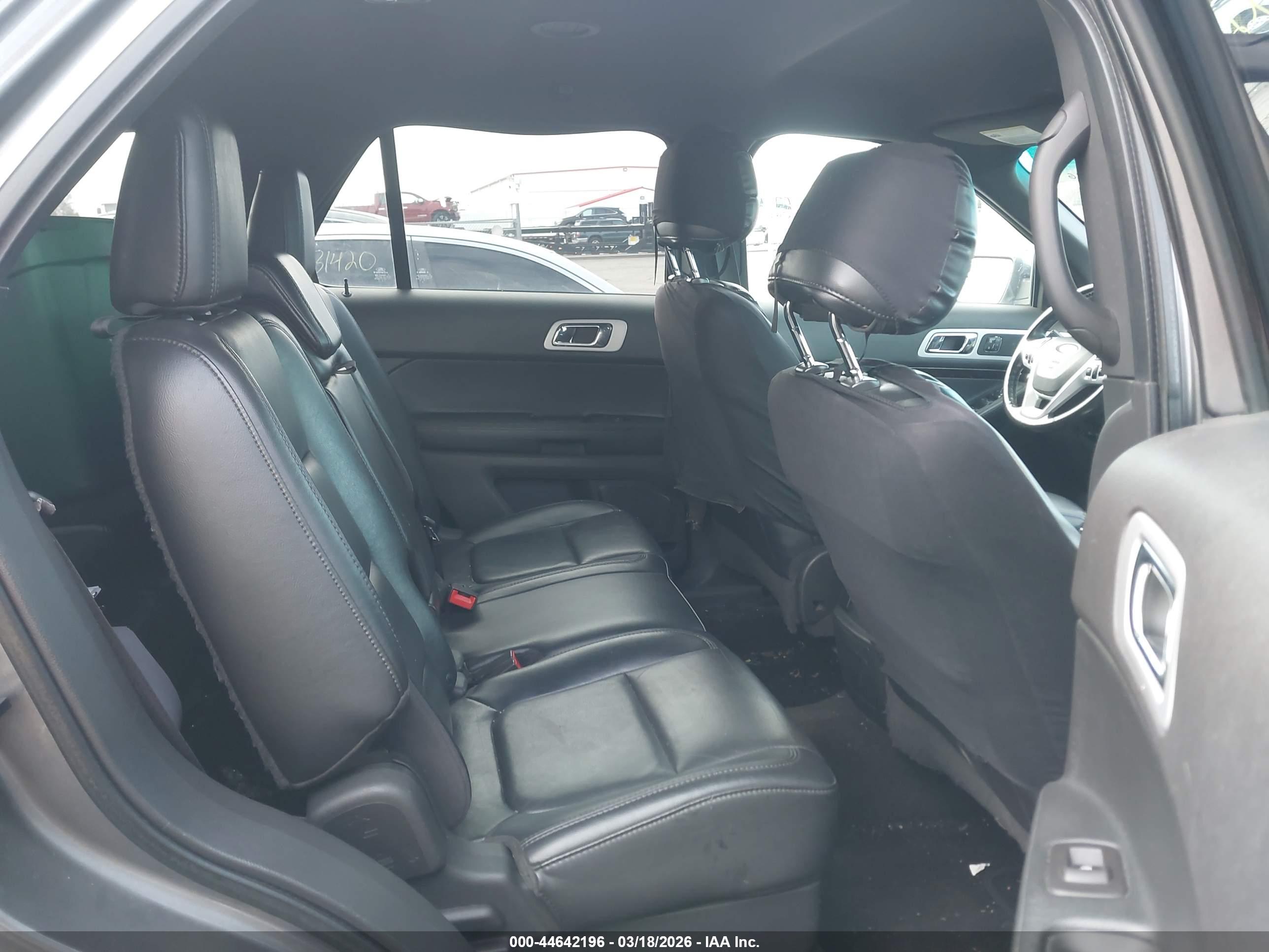 FORD EXPLORER image 8