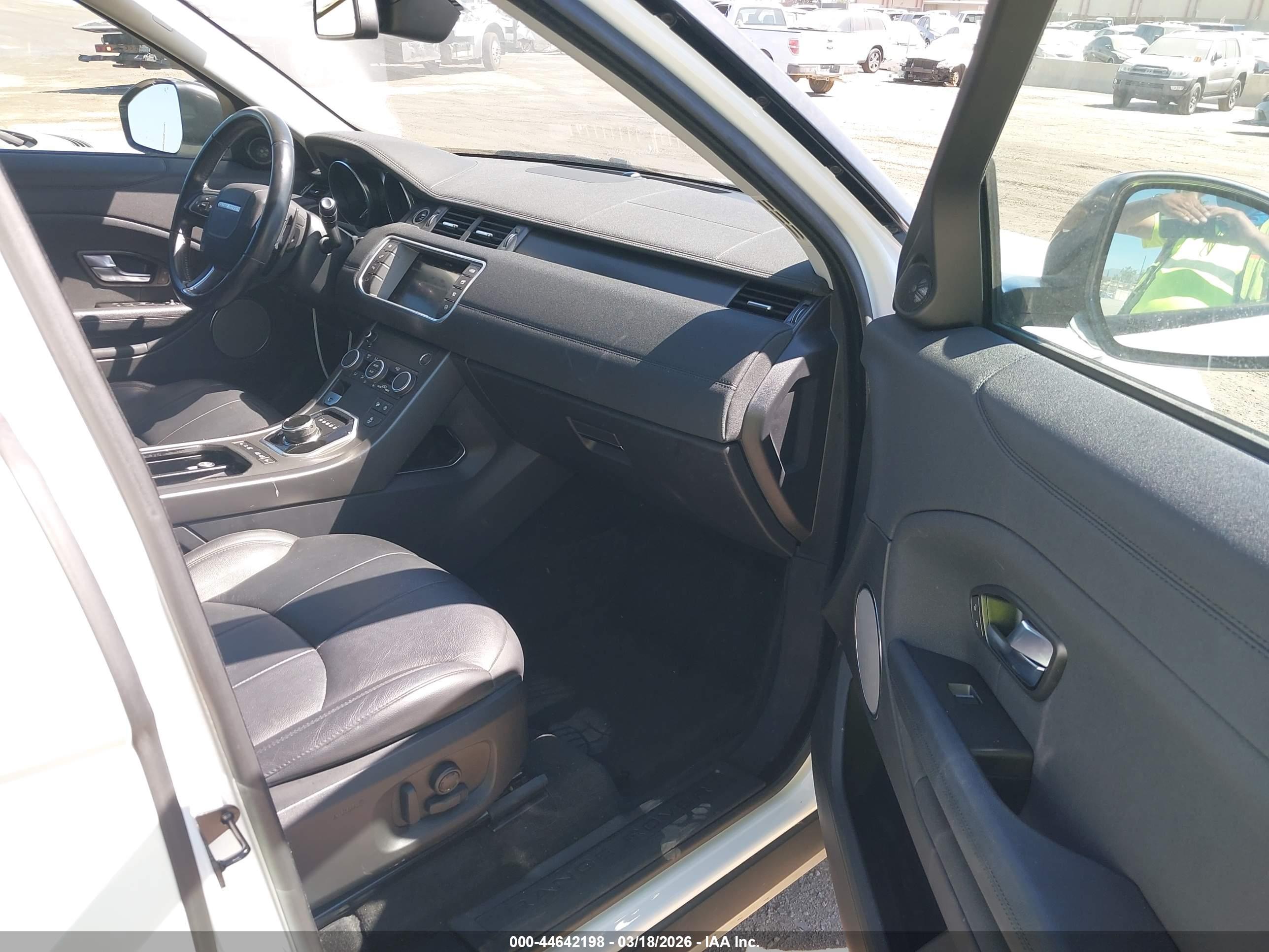 LAND ROVER image 5