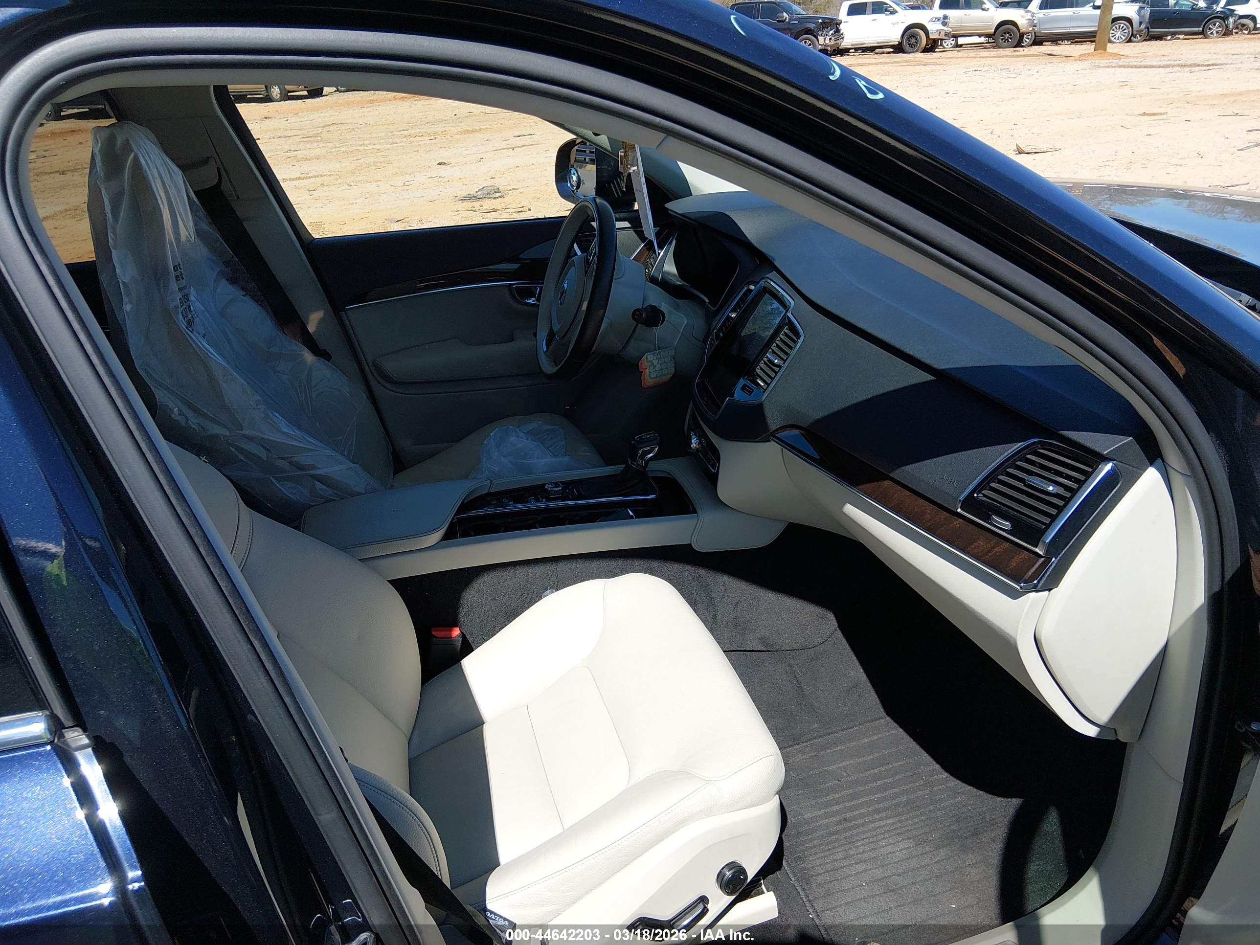 VOLVO XC90 image 5