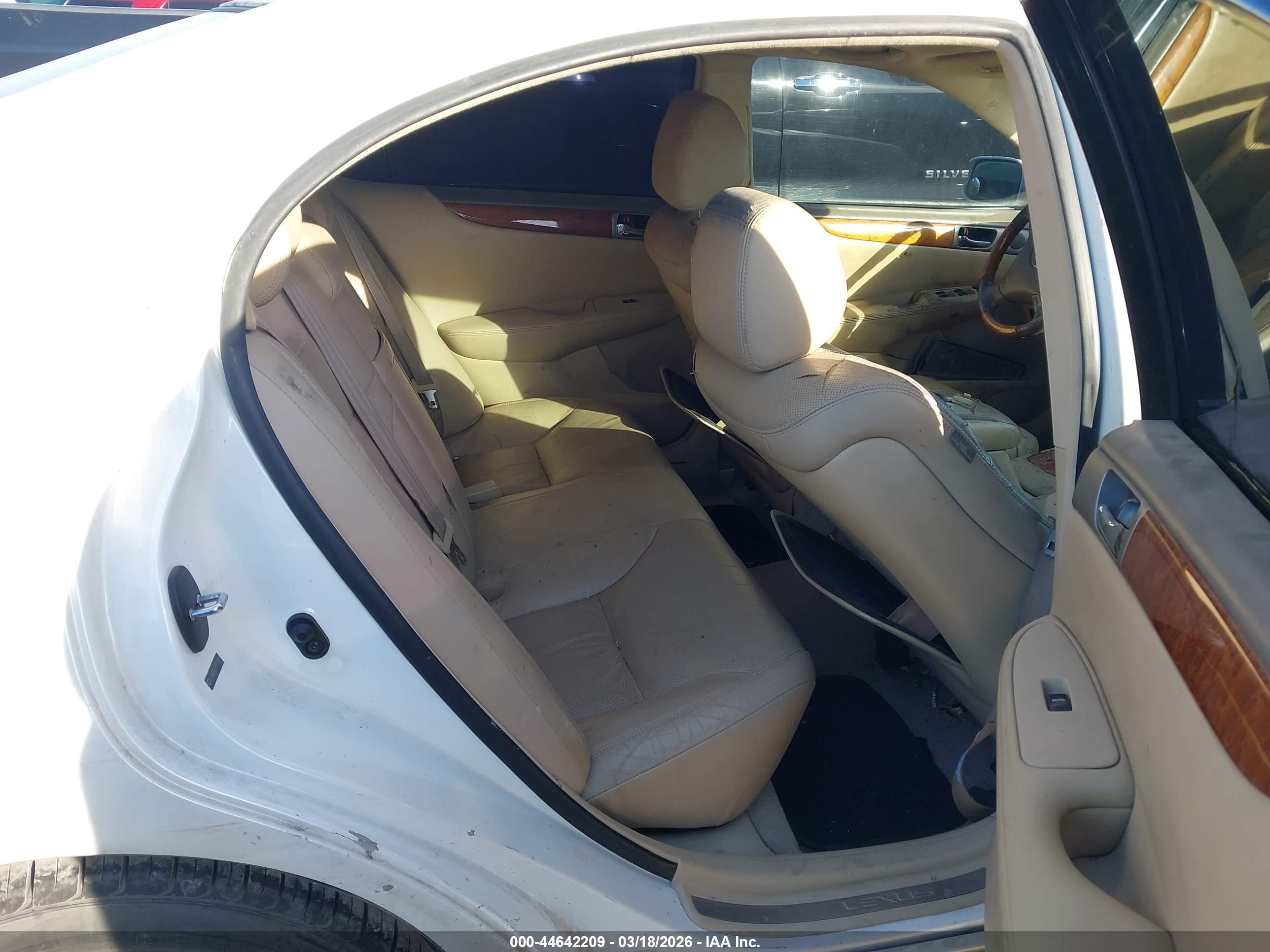 LEXUS ES image 8